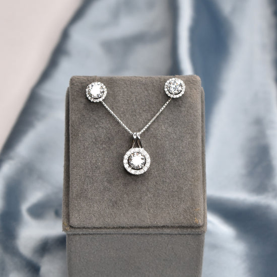 Eternal NIA Pendant Set