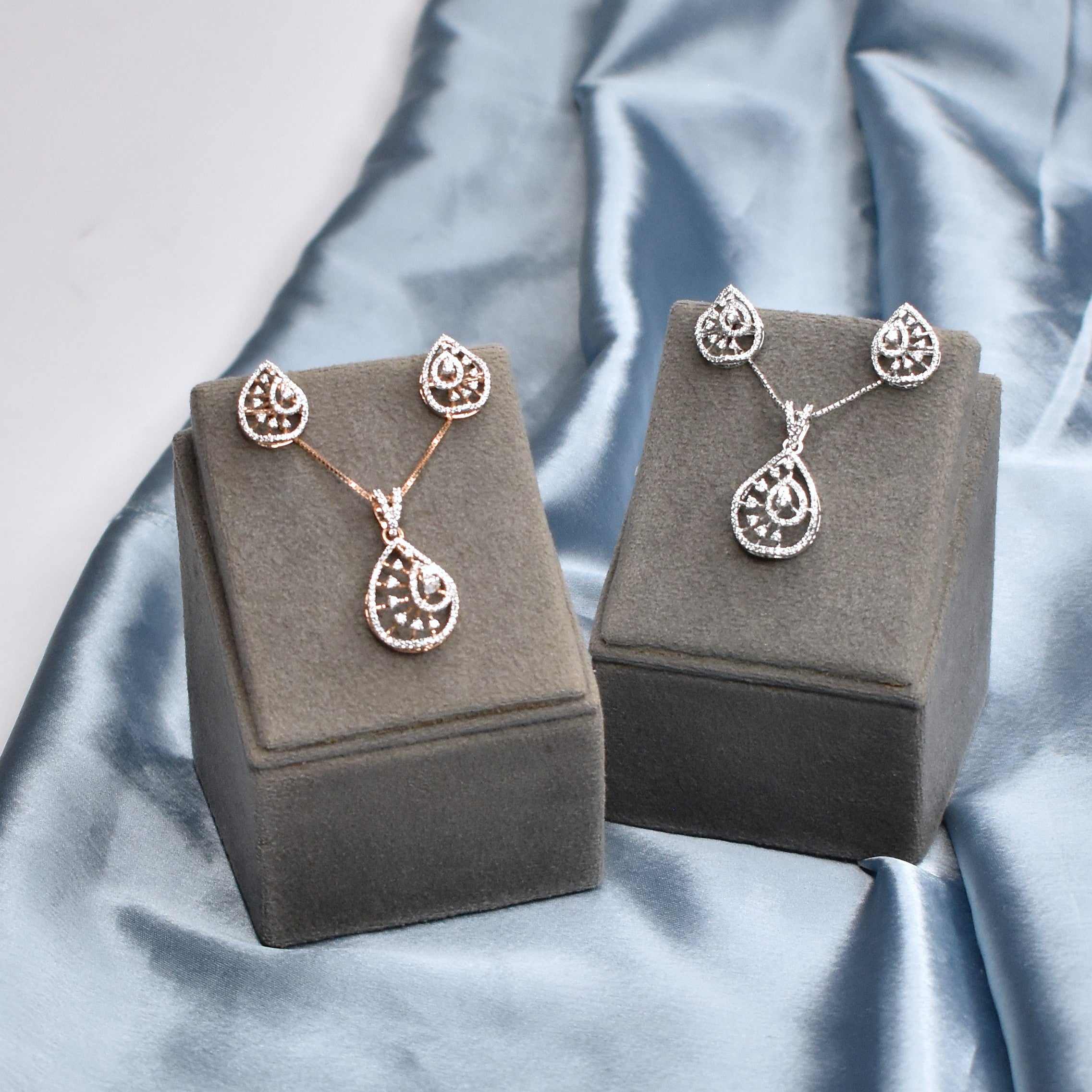 NIA Luminara Pendant Set