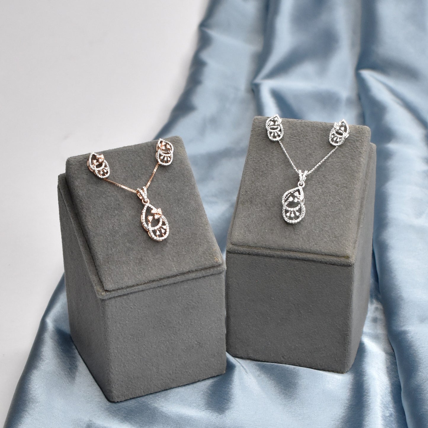 NIA Nova Pendant Set