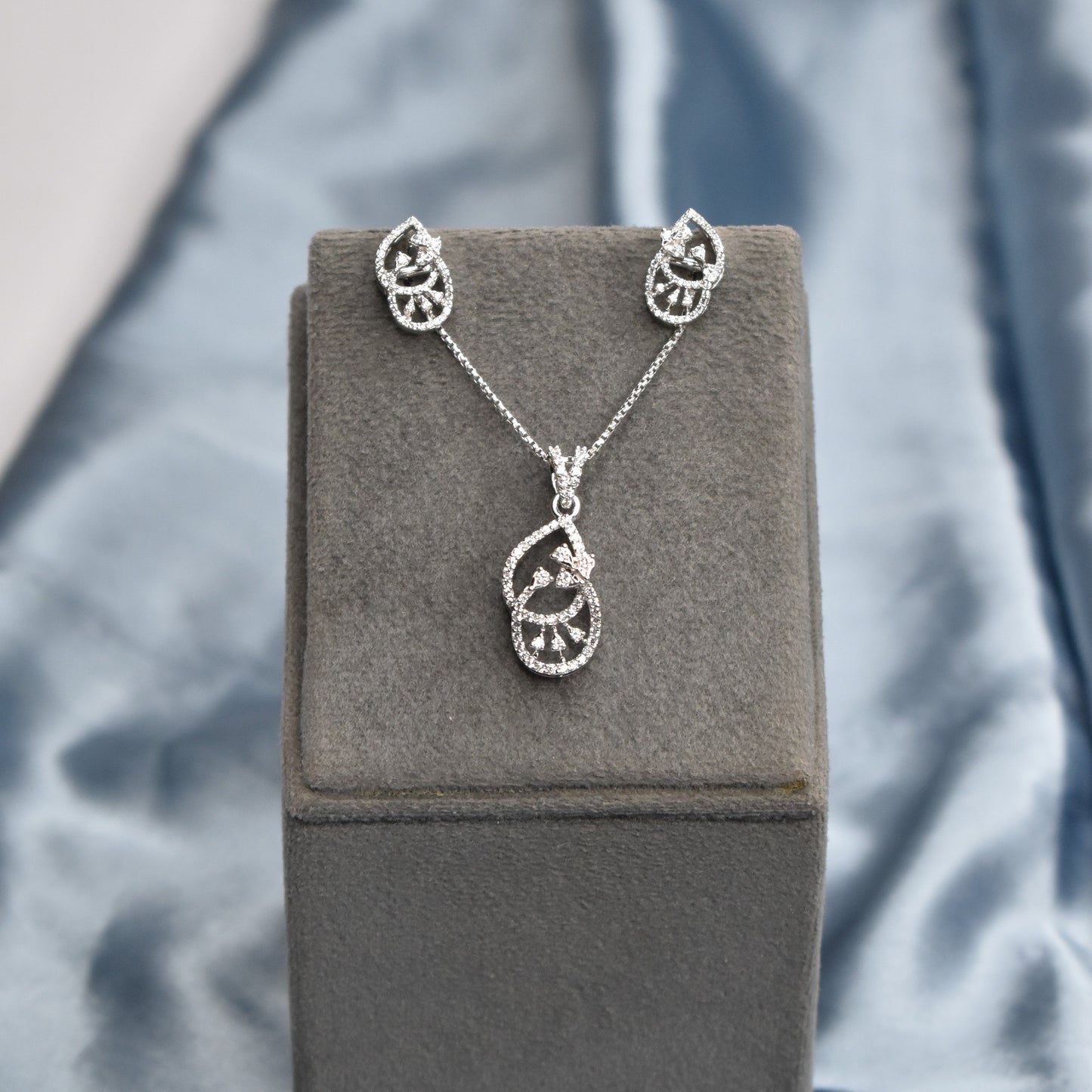 NIA Nova Pendant Set