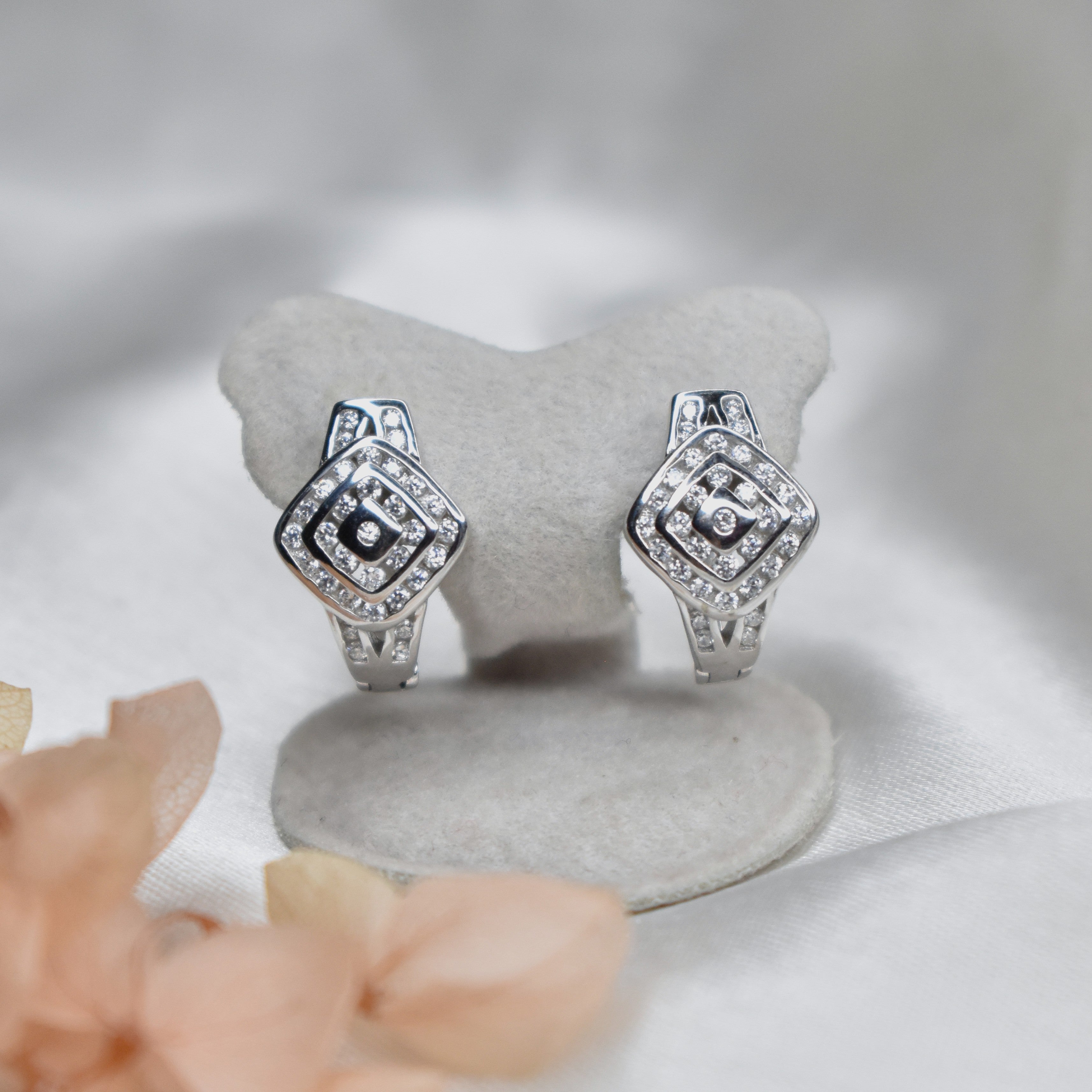 Geometric Hoops
