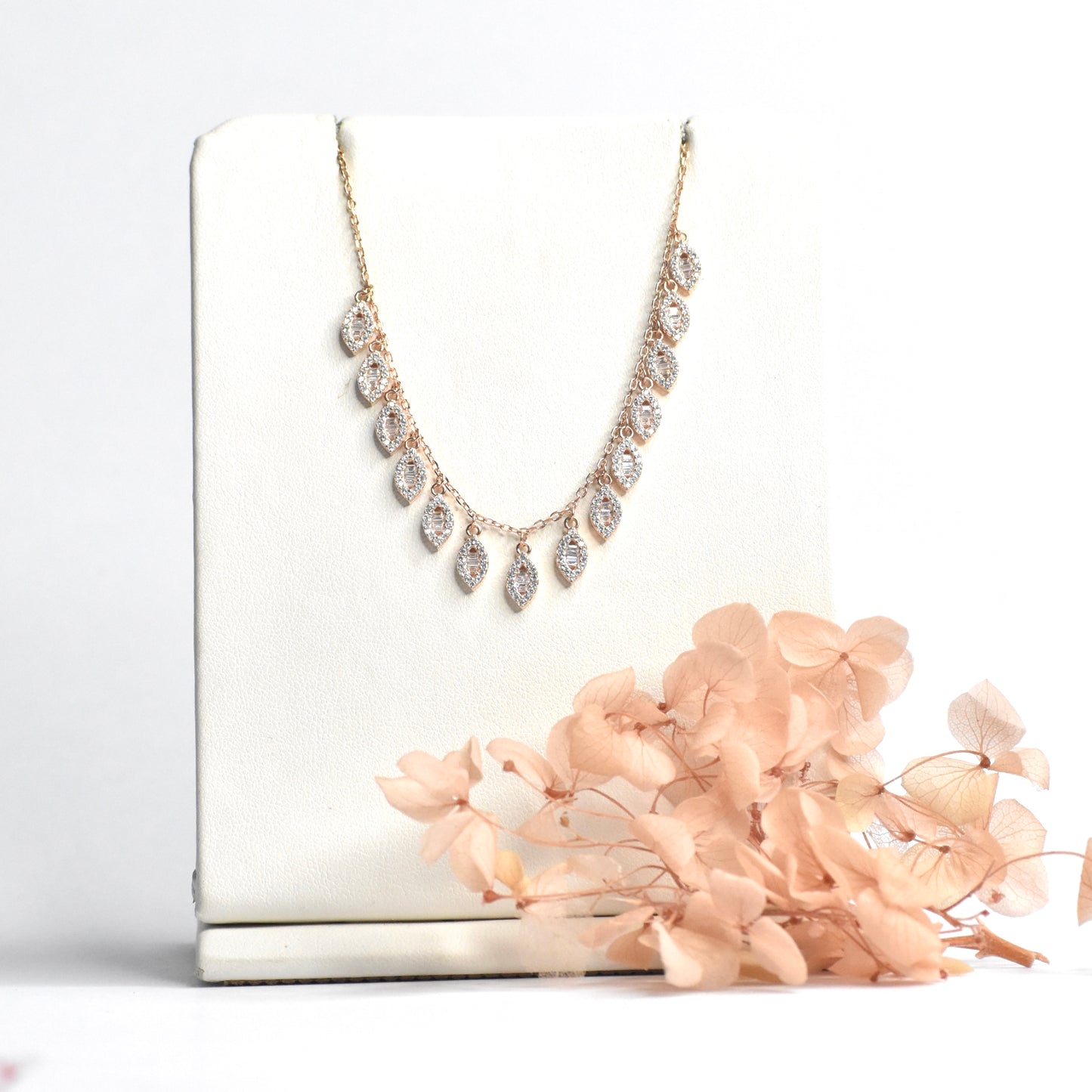 Foliage Petal Adorn Necklace