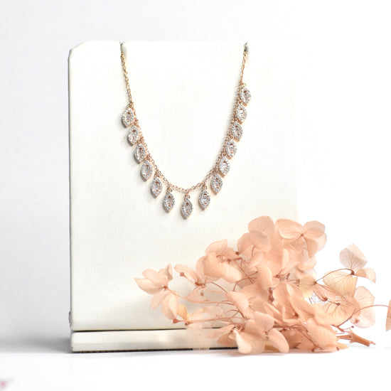 Foliage Petal Adorn Necklace