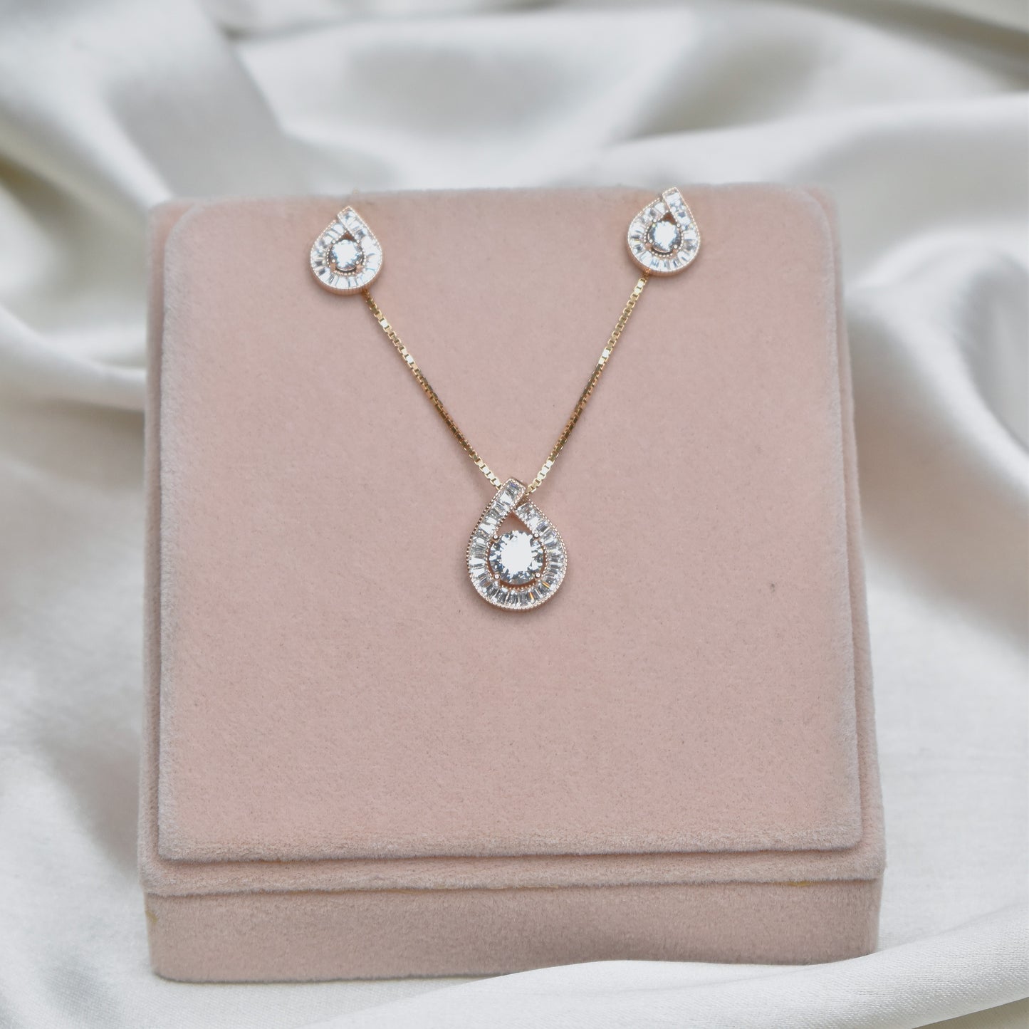 Crystal Cut Pendant Set