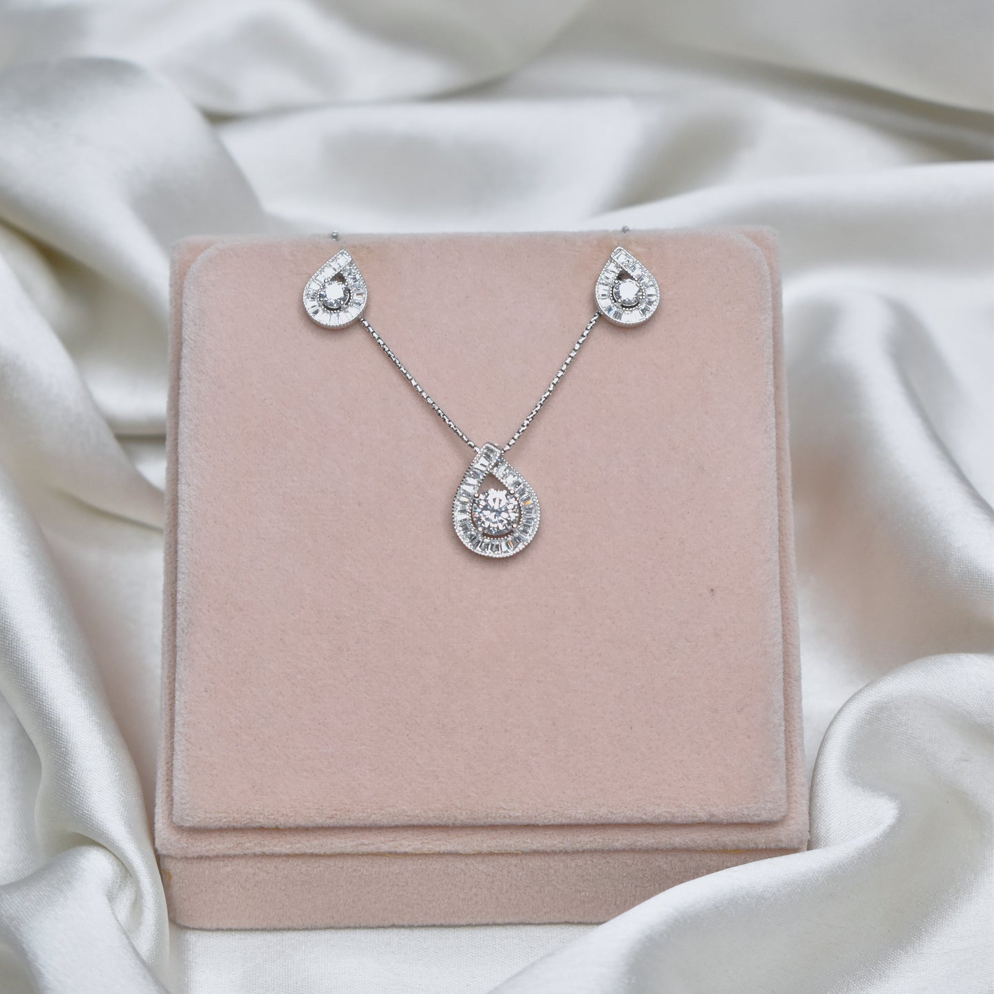 Crystal Cut Pendant Set