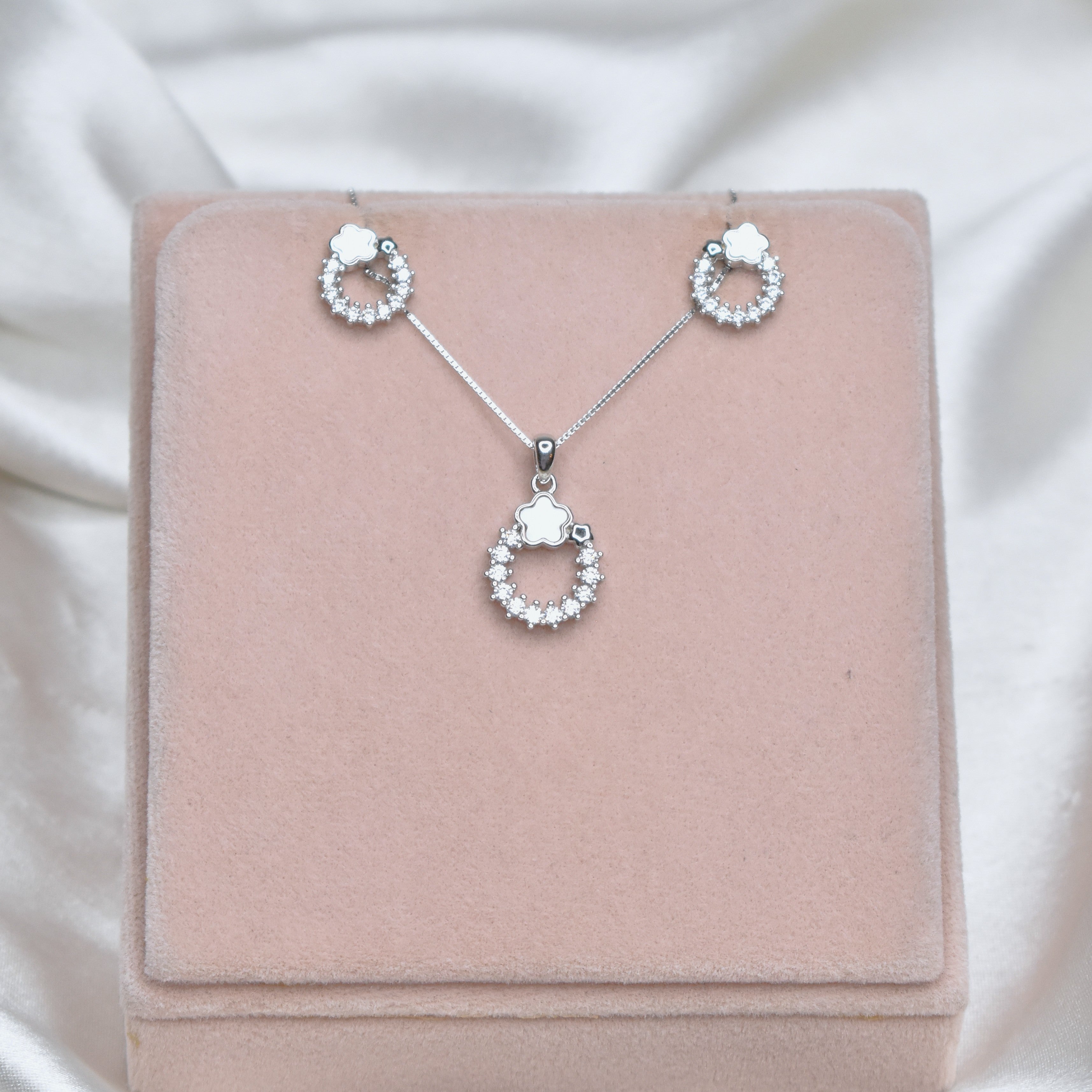 MOP Cloud Pendant Set