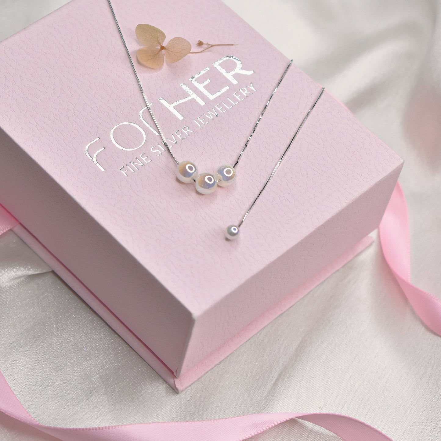 3 Pearl Hanging Necklace