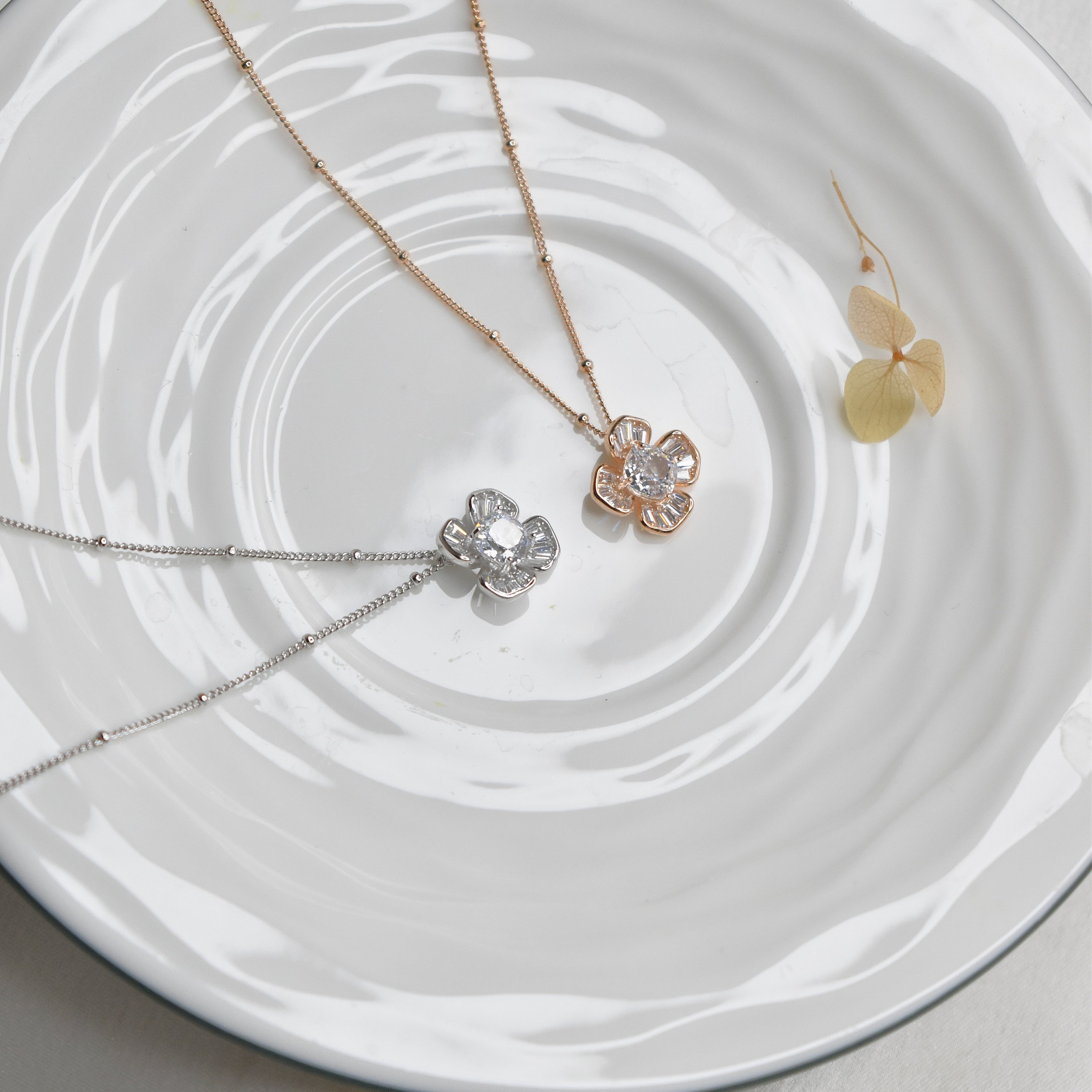 Flora Pendant Chain