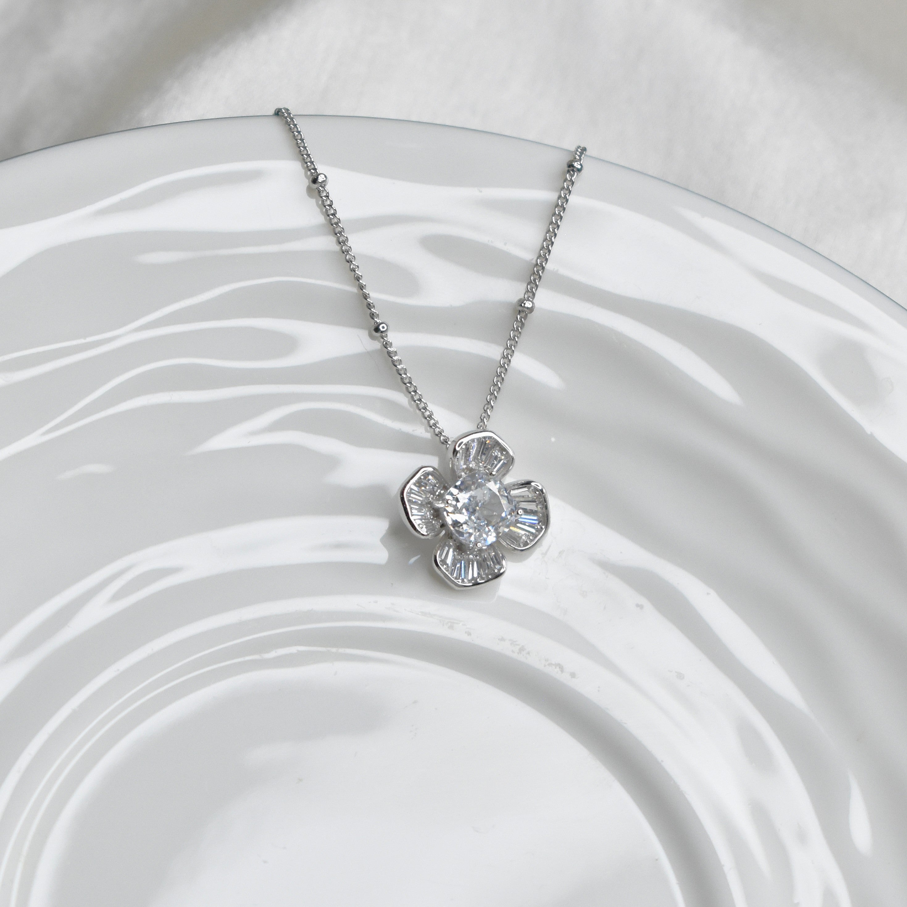 Flora Pendant Chain