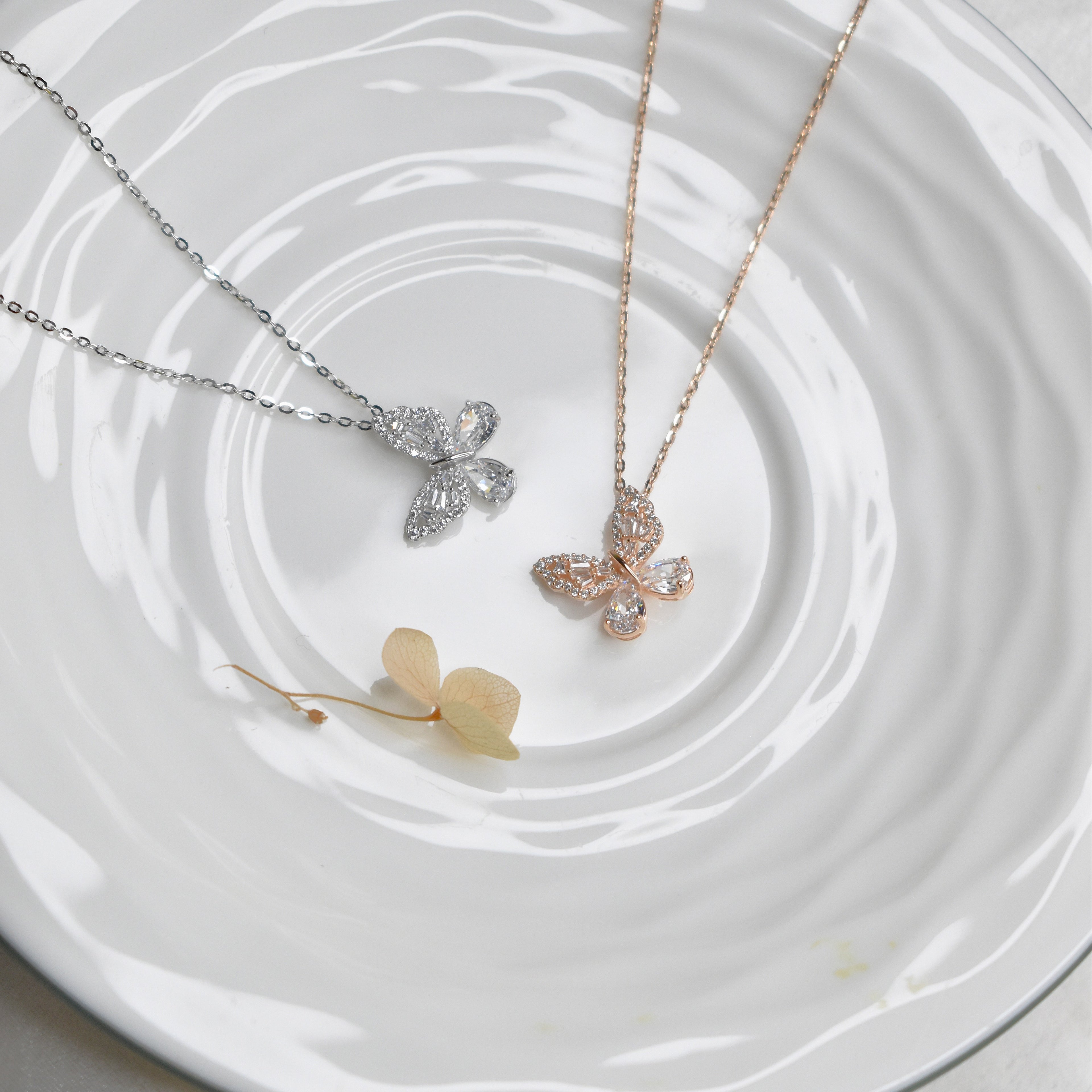 Fluttery Necklace