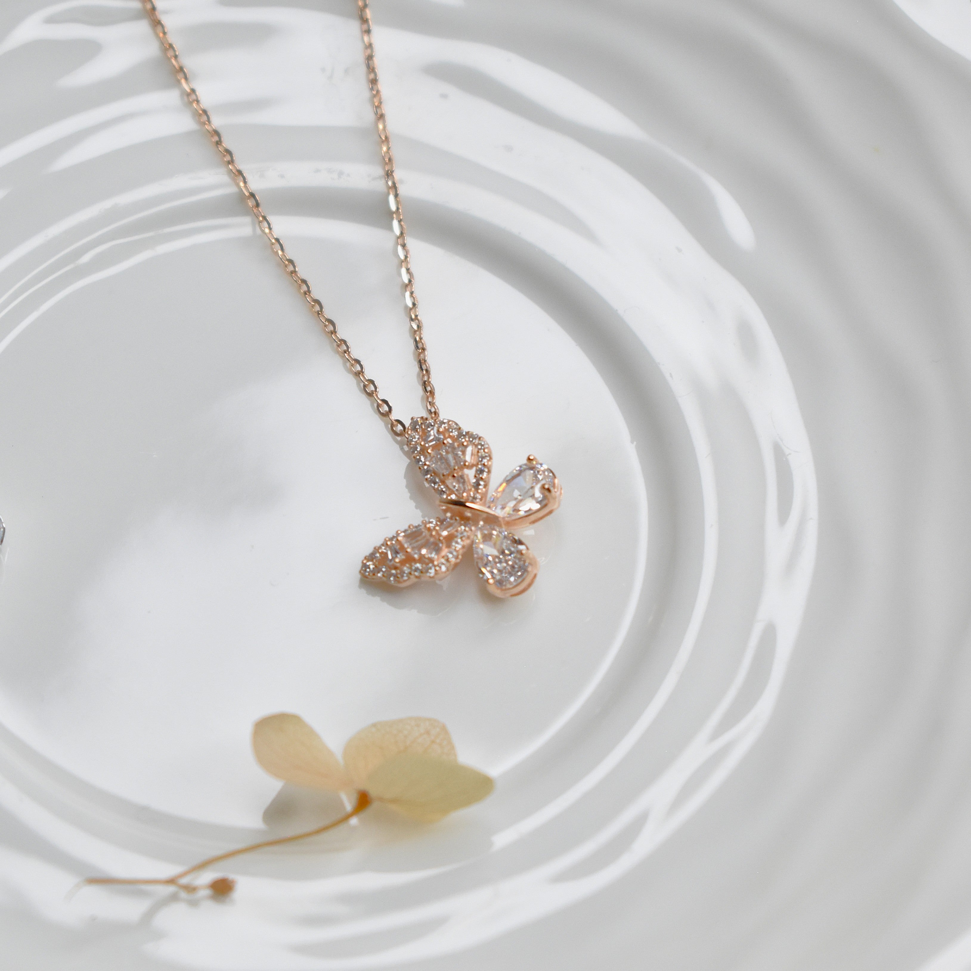Fluttery Necklace