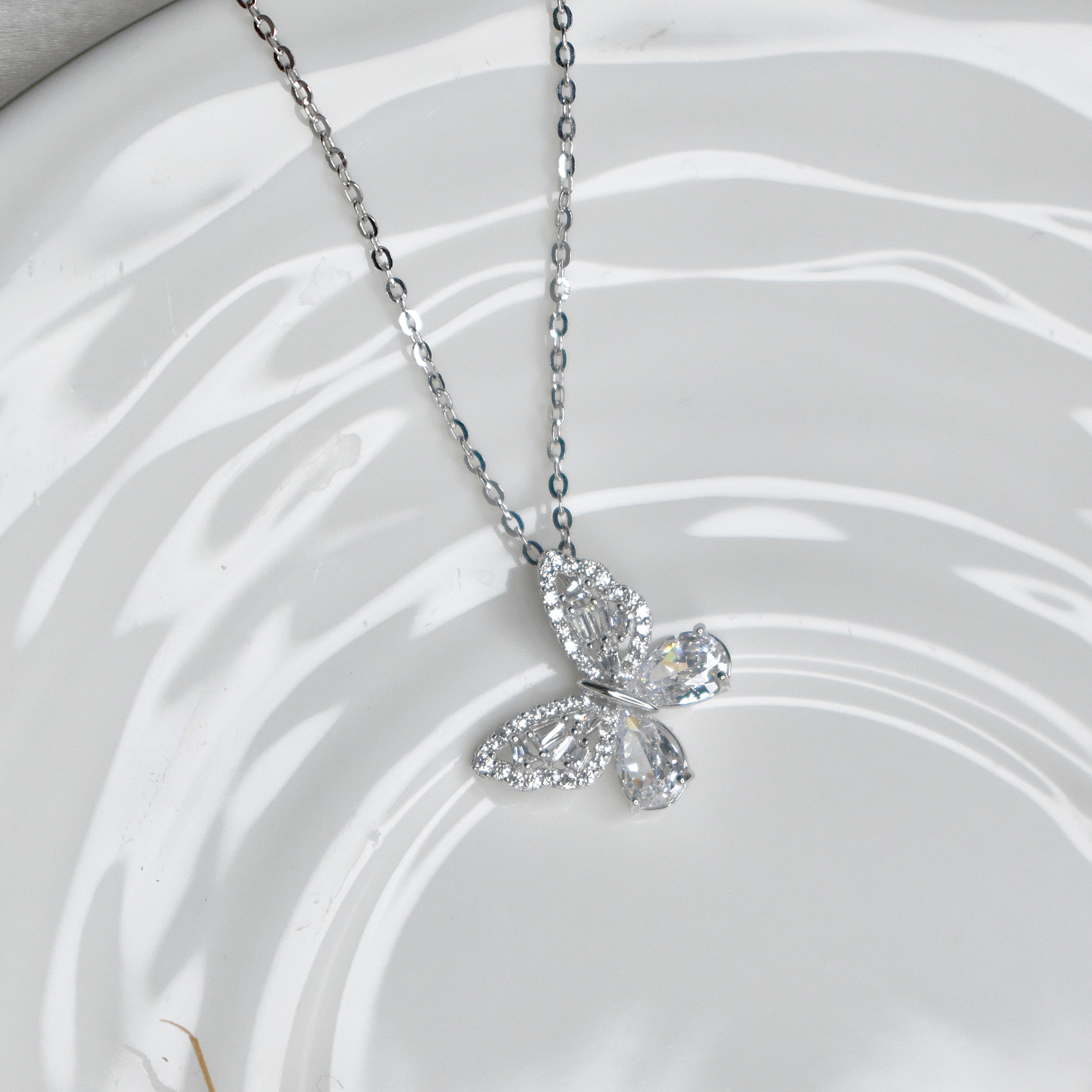 Fluttery Necklace
