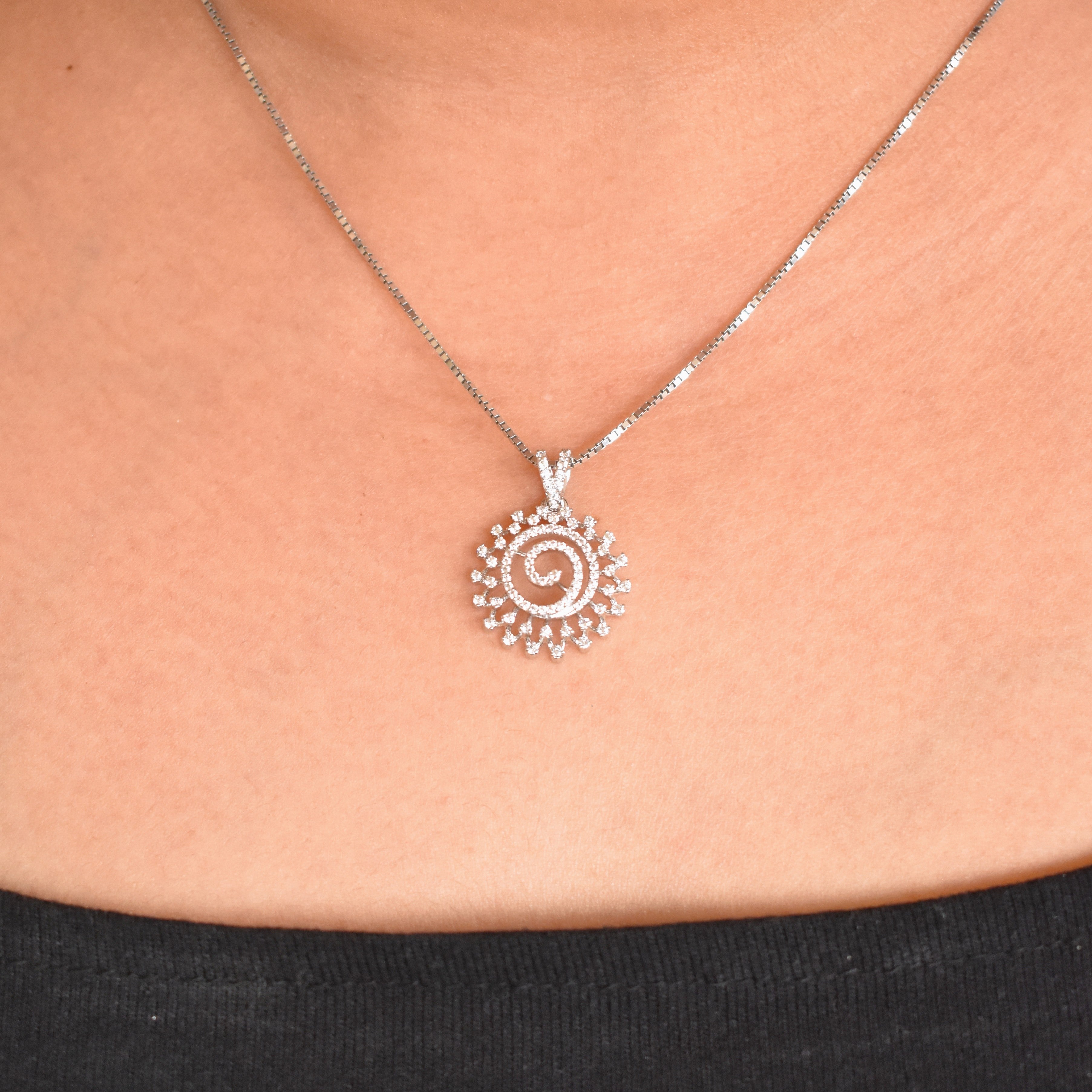 NIA Aurum Veil Pendant Set