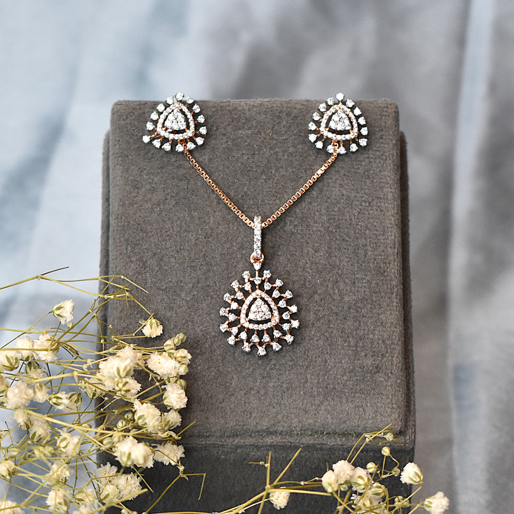 NIA Small Triangle Pendant Set