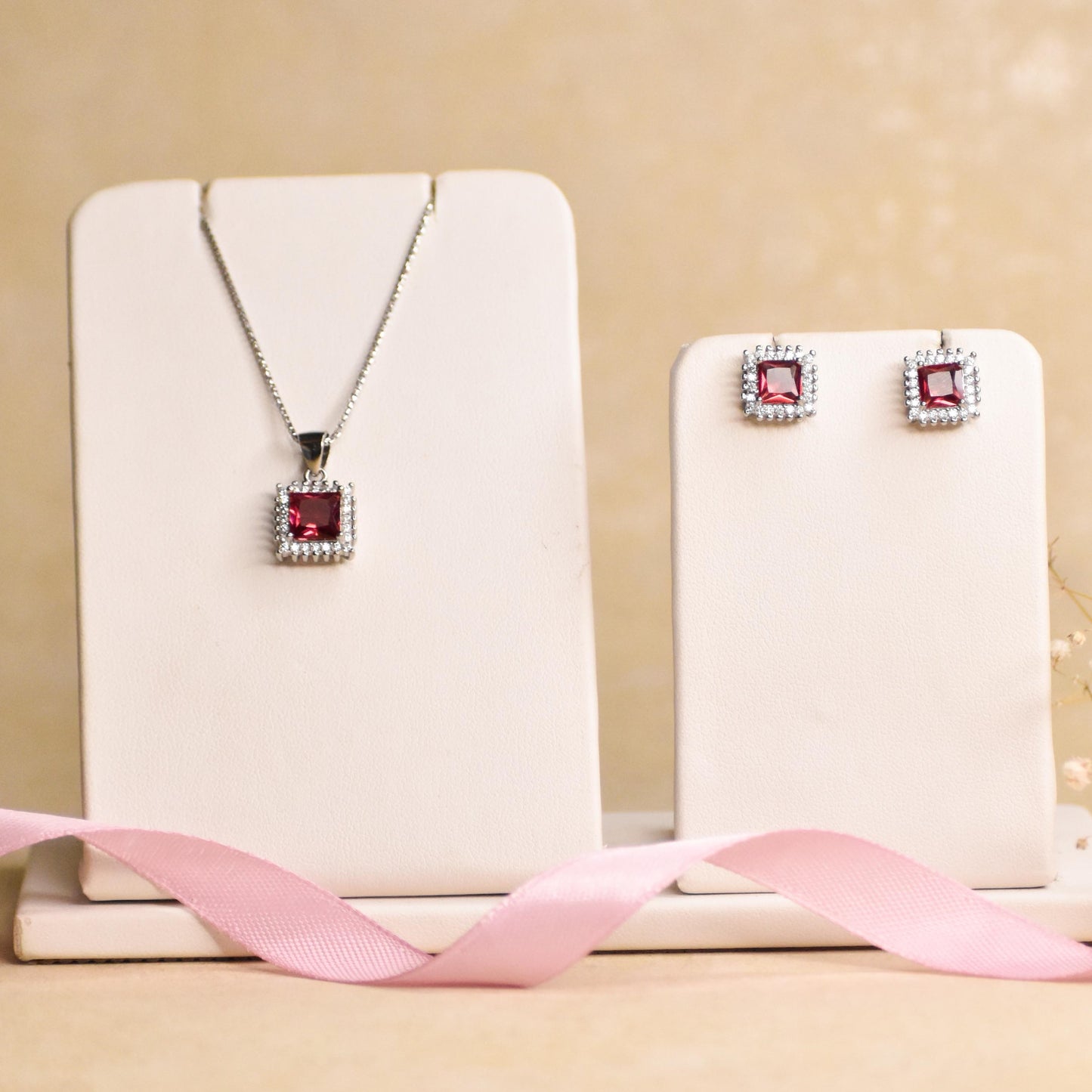 Dreamy Red Square Pendant Set