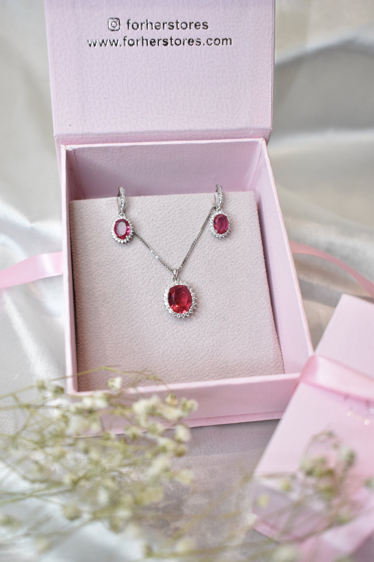 Scarlet Pendant Set