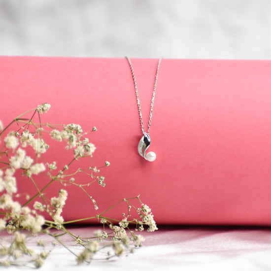 Cutesy Pearl Silver Pendant Chain