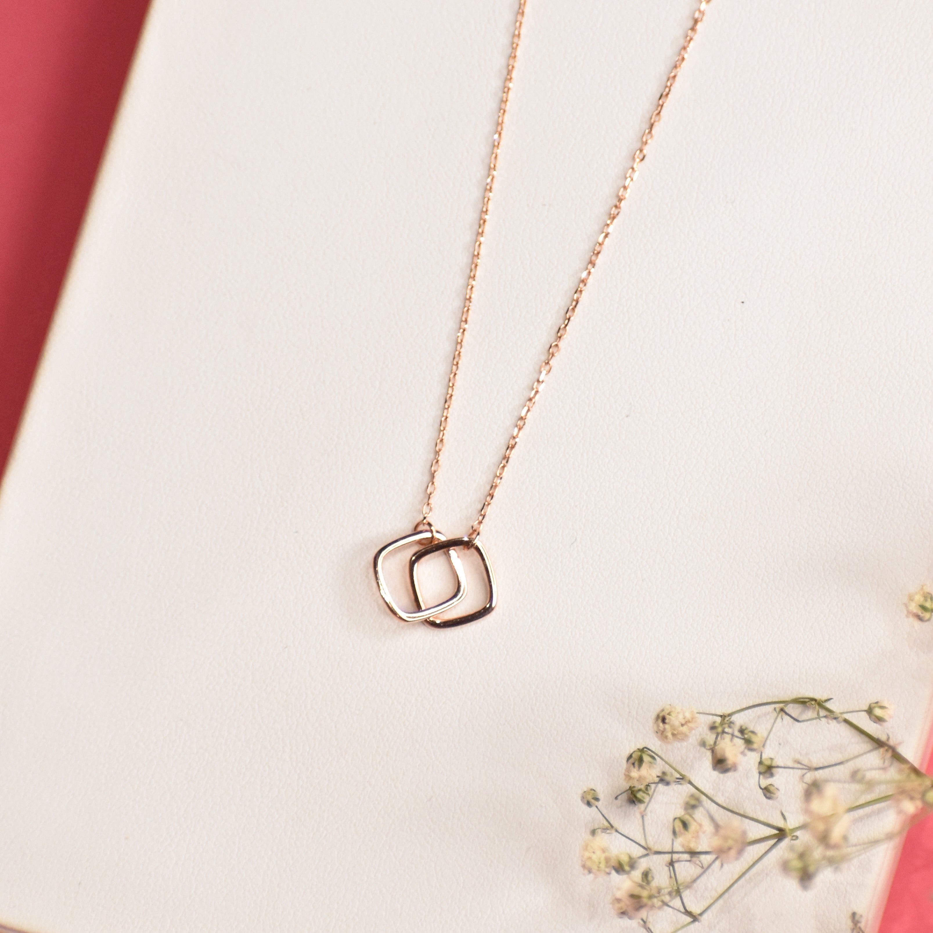 Entangled Dual Color Pendant Chain