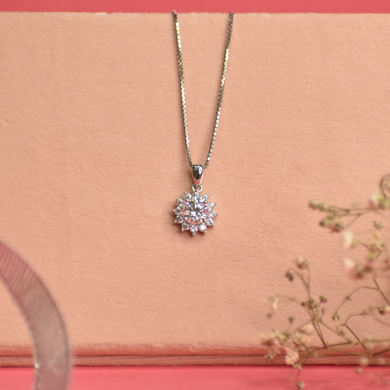 Sunny Silver Pendant Chain