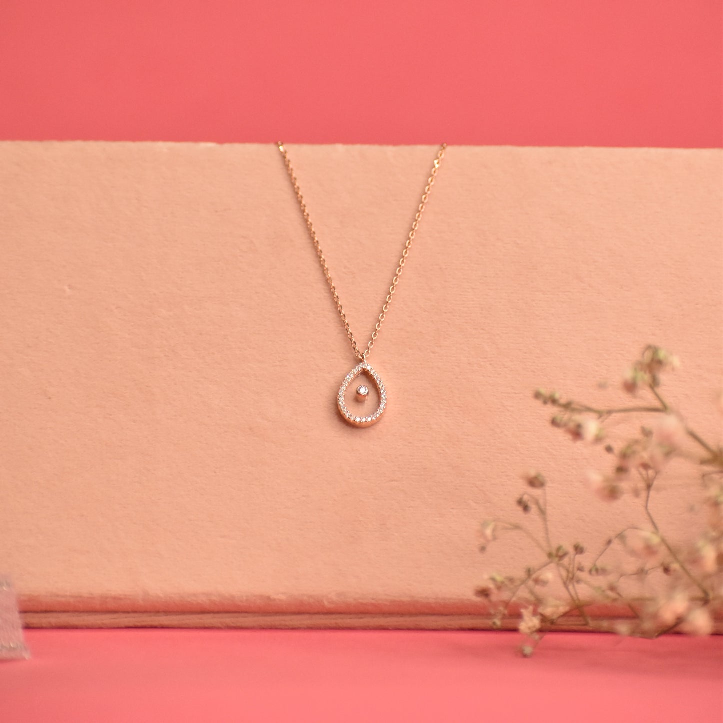 Almond Rosegold Shaped Pendant Chain