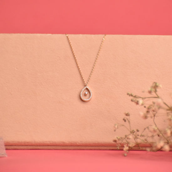 Almond Rosegold Shaped Pendant Chain