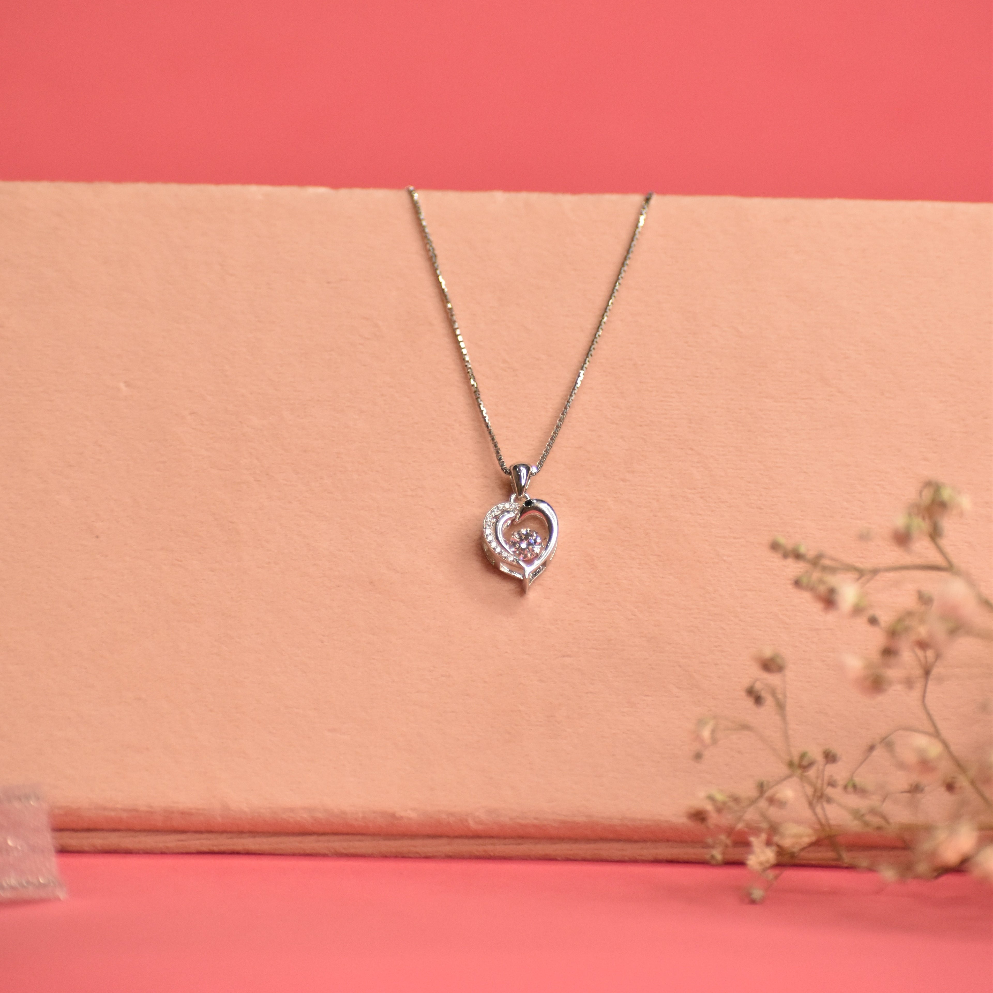 Dancing Diamond Cute Heart Silver Pendant Chain