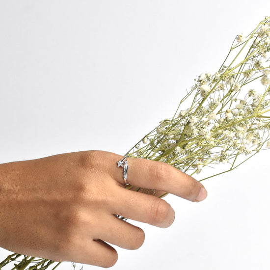 Dainty Daisy Silver Ring