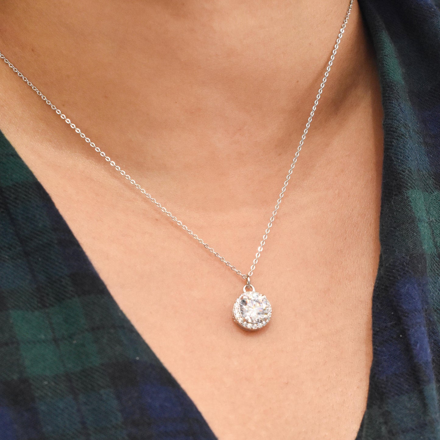 Graceful Solitaire Pendant Chain