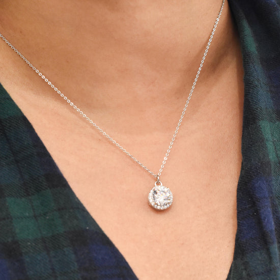 Graceful Solitaire Pendant Chain