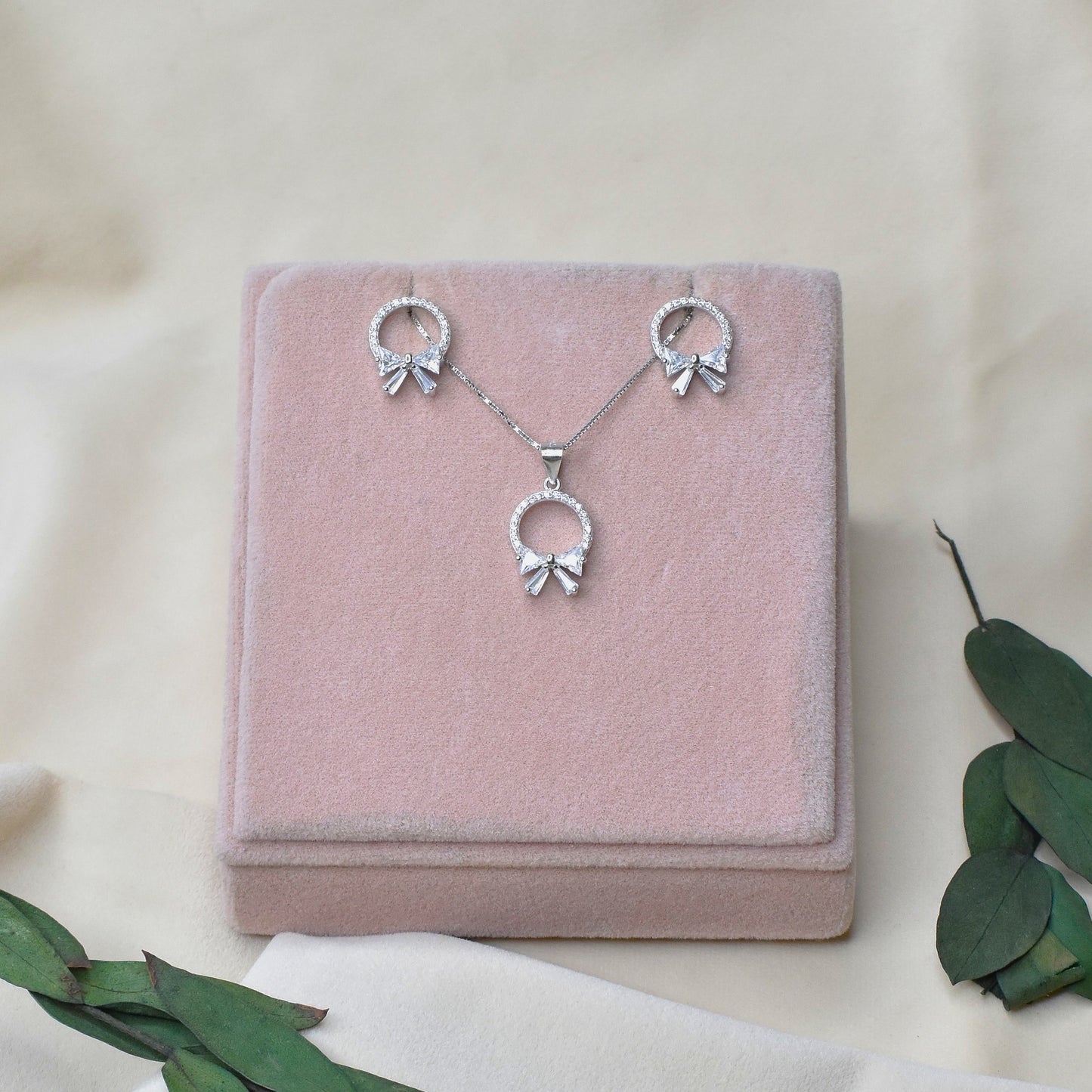 Circular Coquette Pendant Set