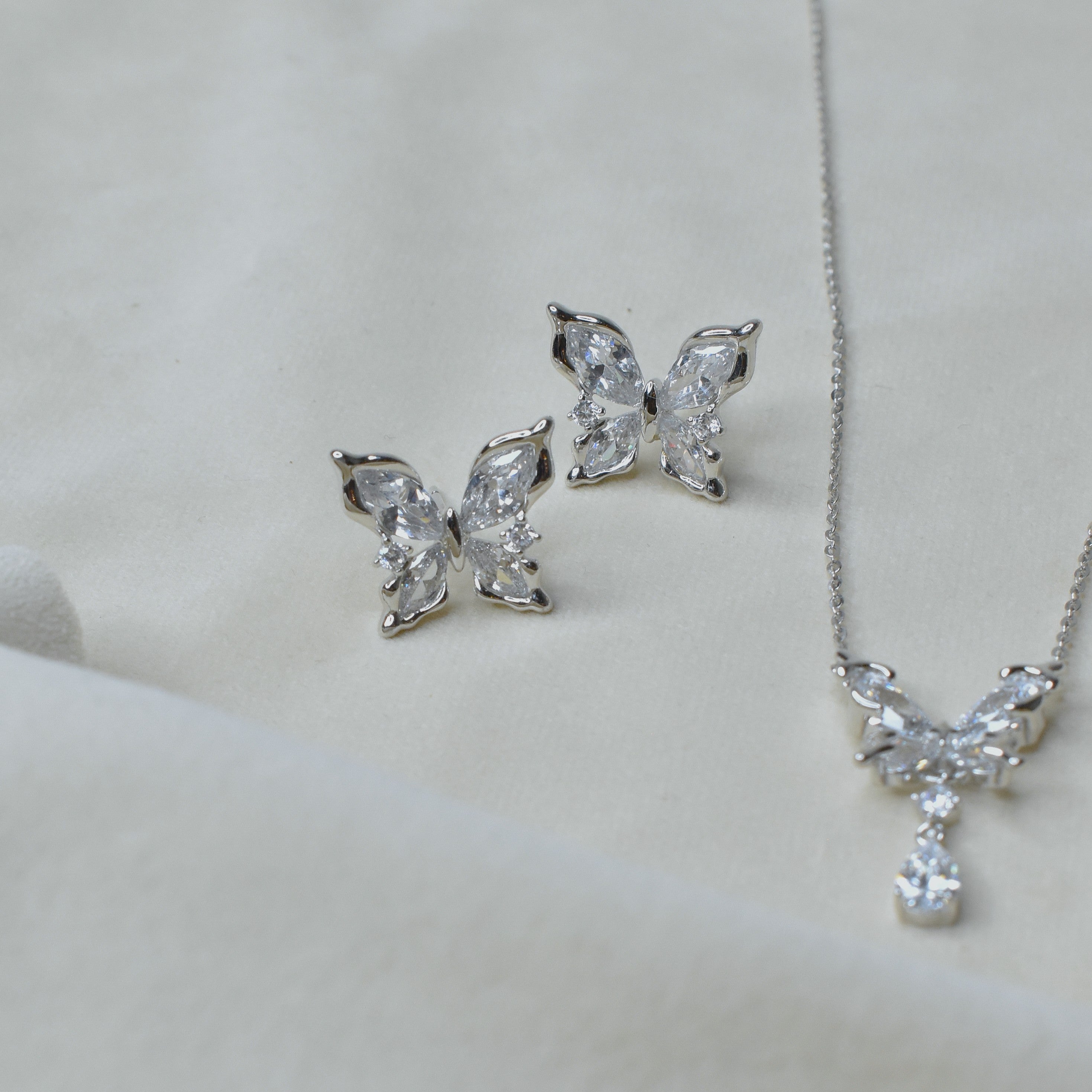 Flutter Drop Pendant Set