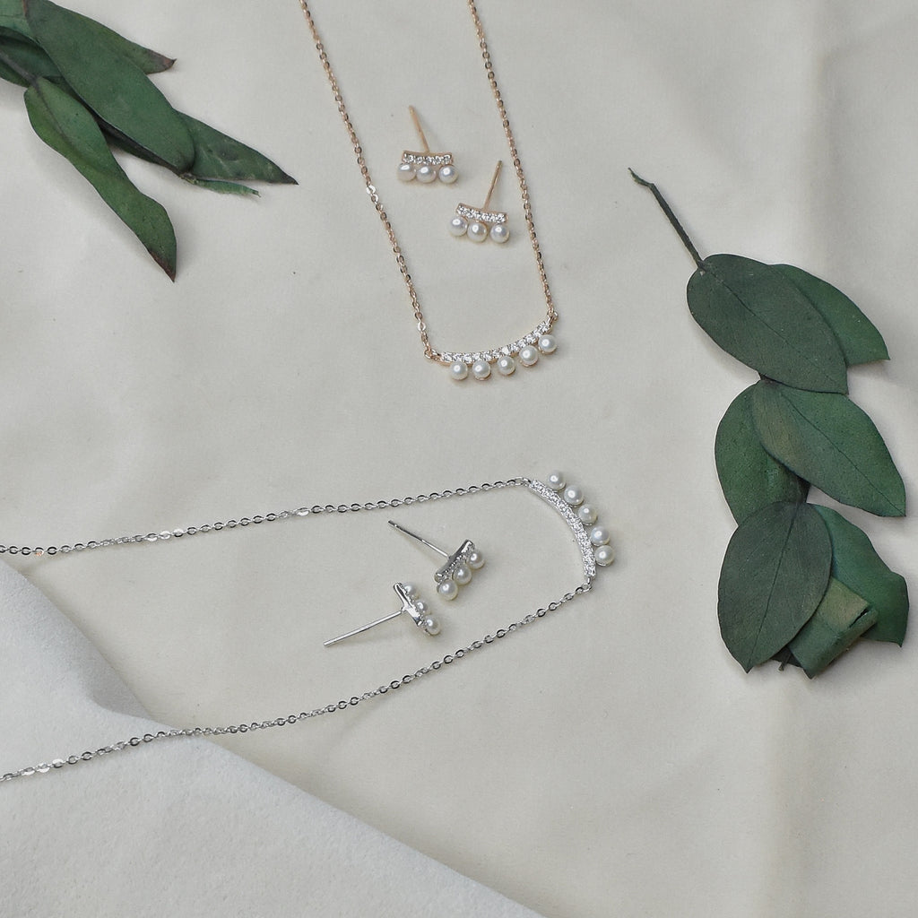 Delicate Pearl Pendant Set