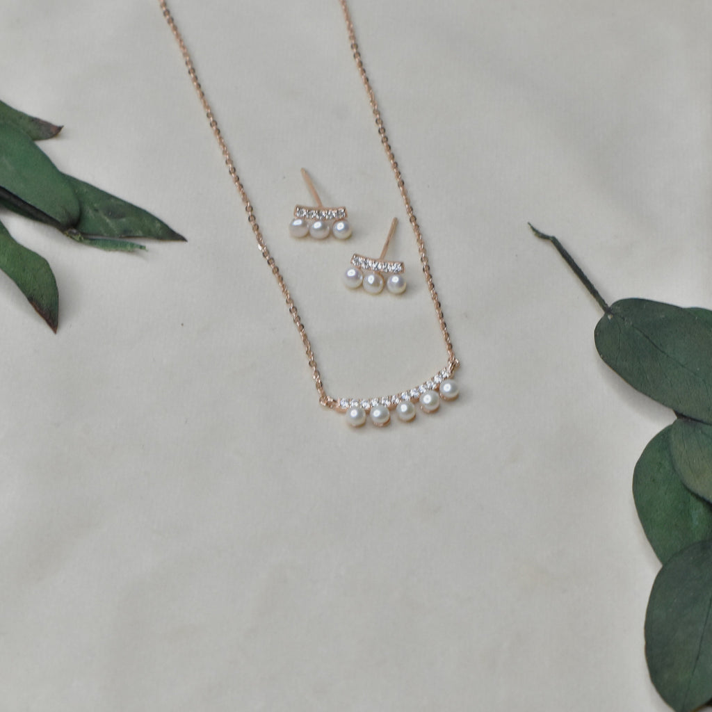 Delicate Pearl Pendant Set