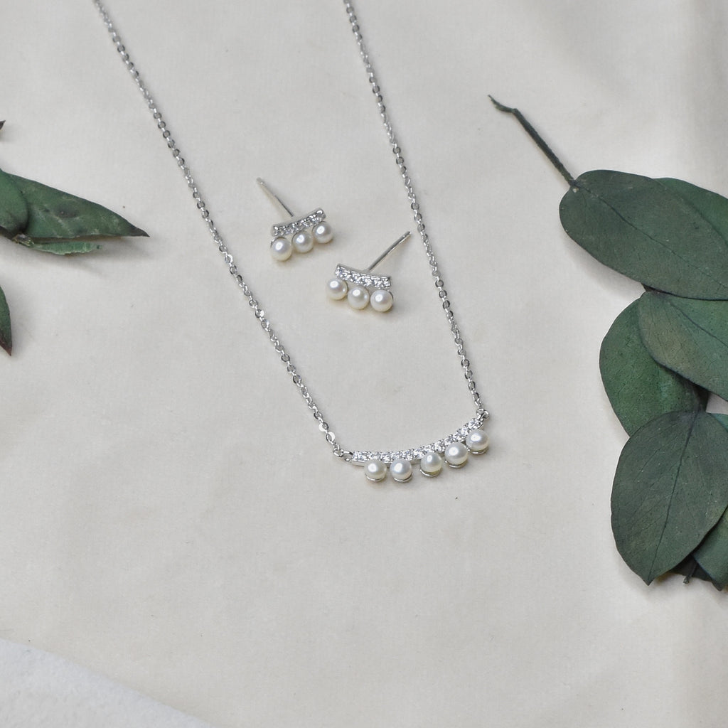 Delicate Pearl Pendant Set