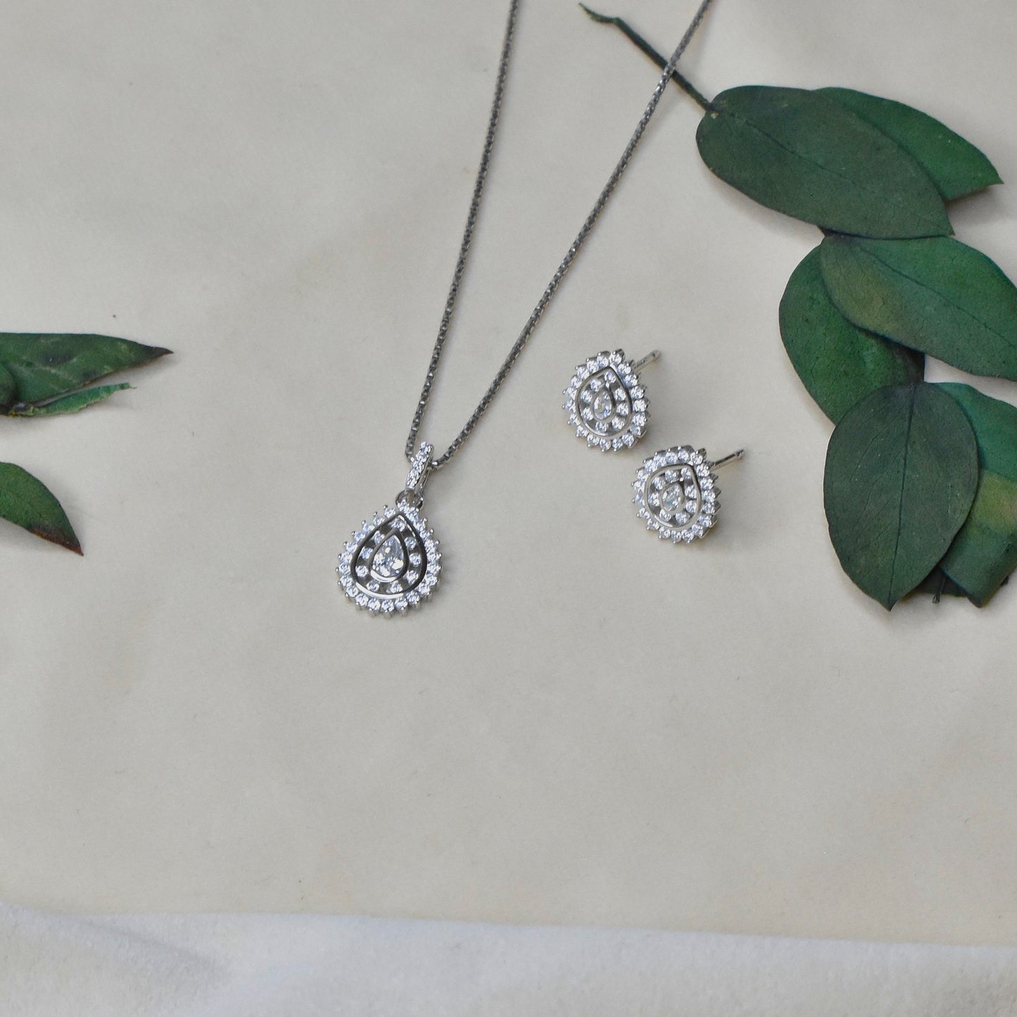 Tear Drop Pendant Set