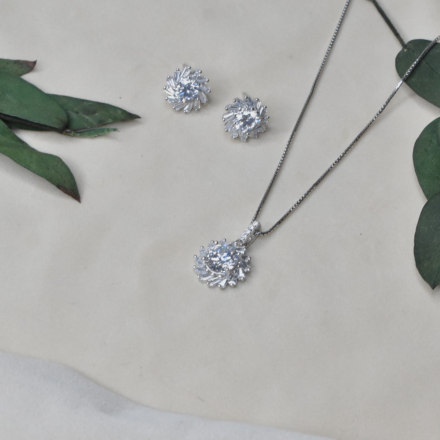 Sun Solitaire Pendant Set