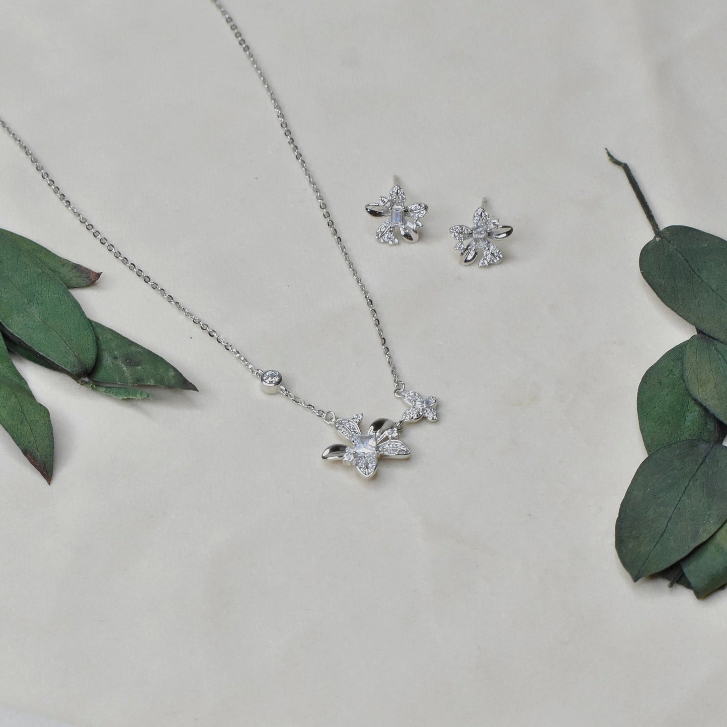 Petals Pendant Set