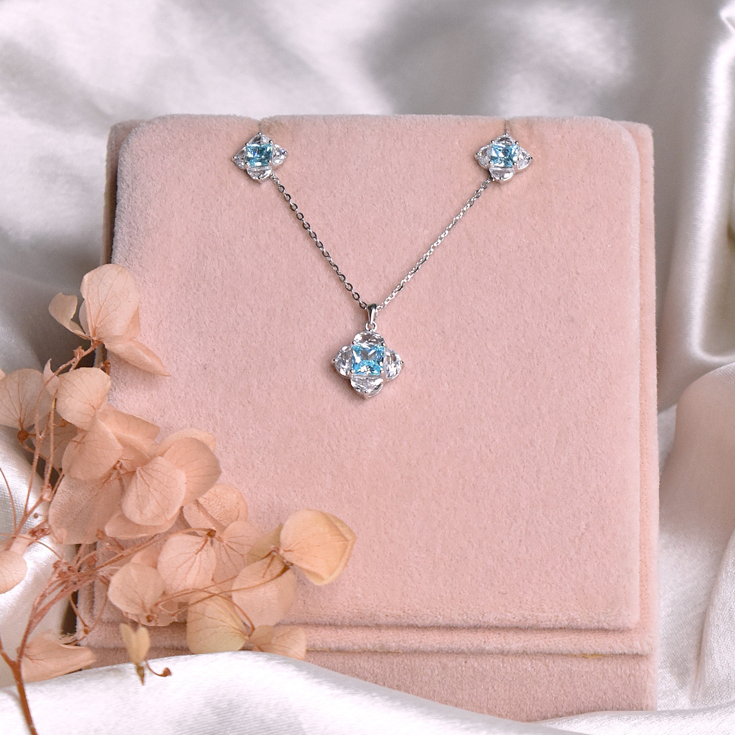 Ocean Blue Pendant Set