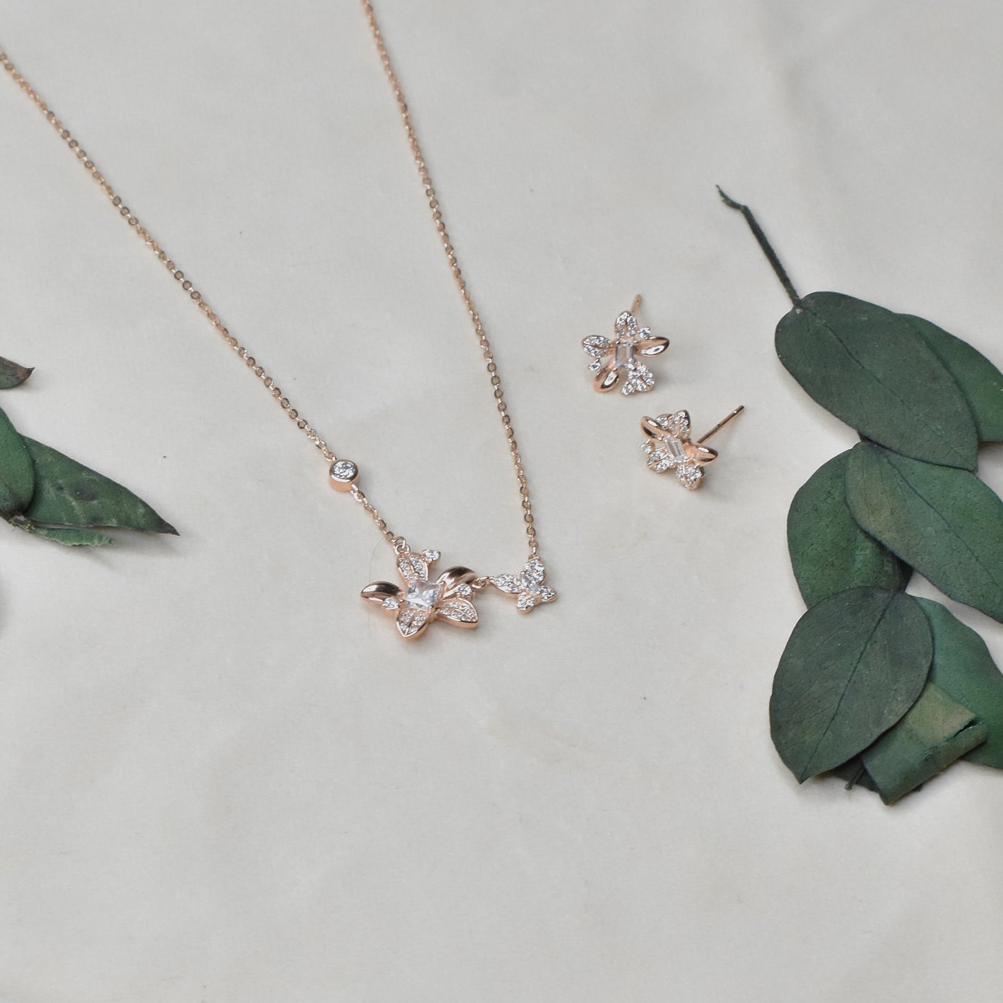 Petals Pendant Set