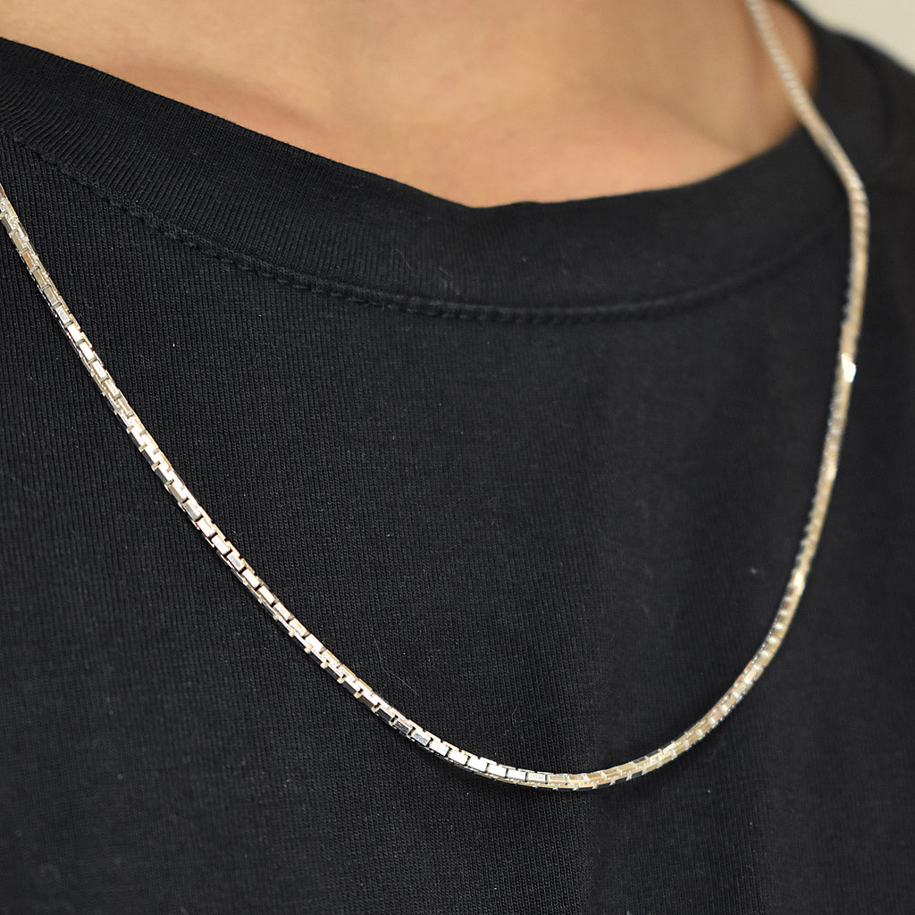 Linear Men's Chain