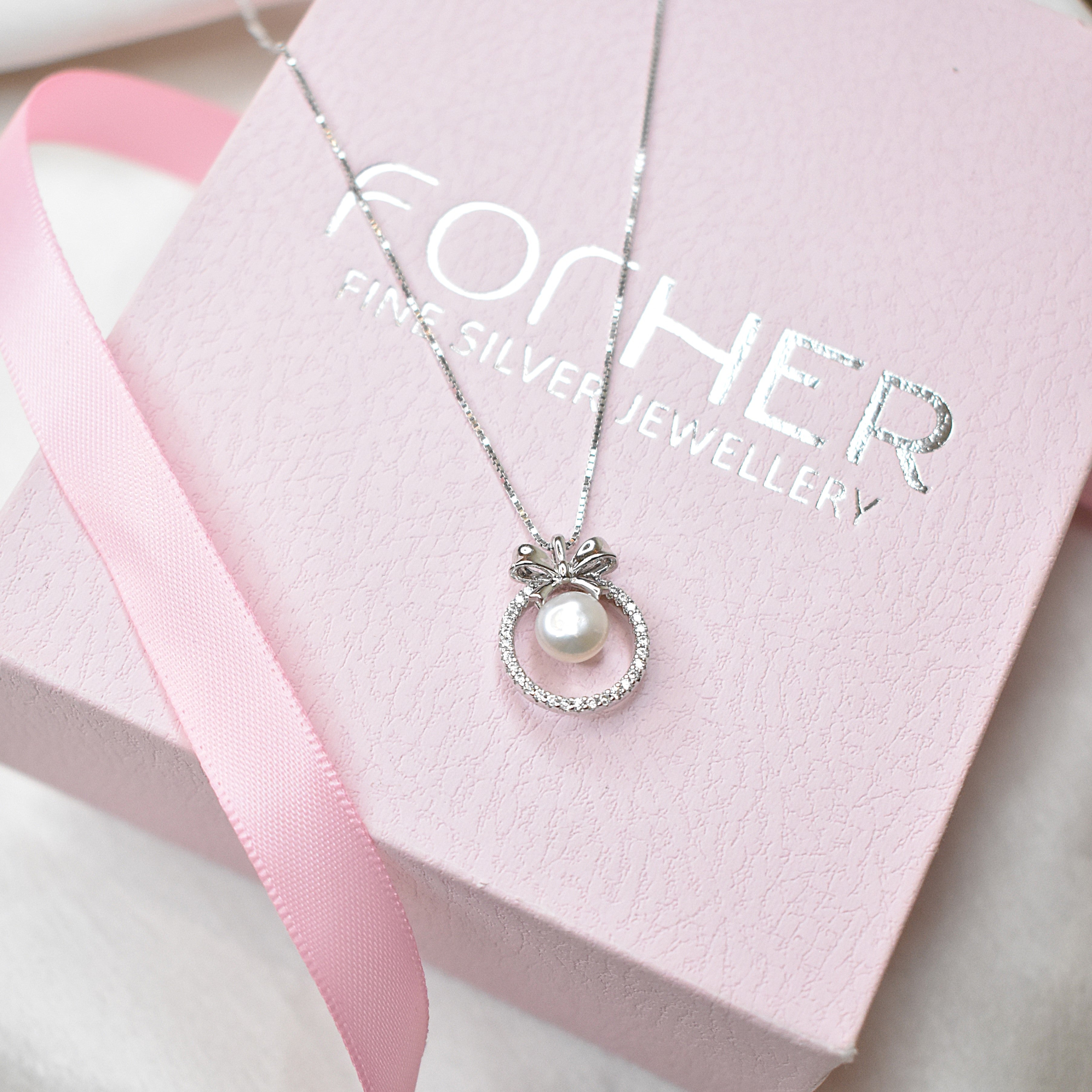 Coquette Pearl Necklace