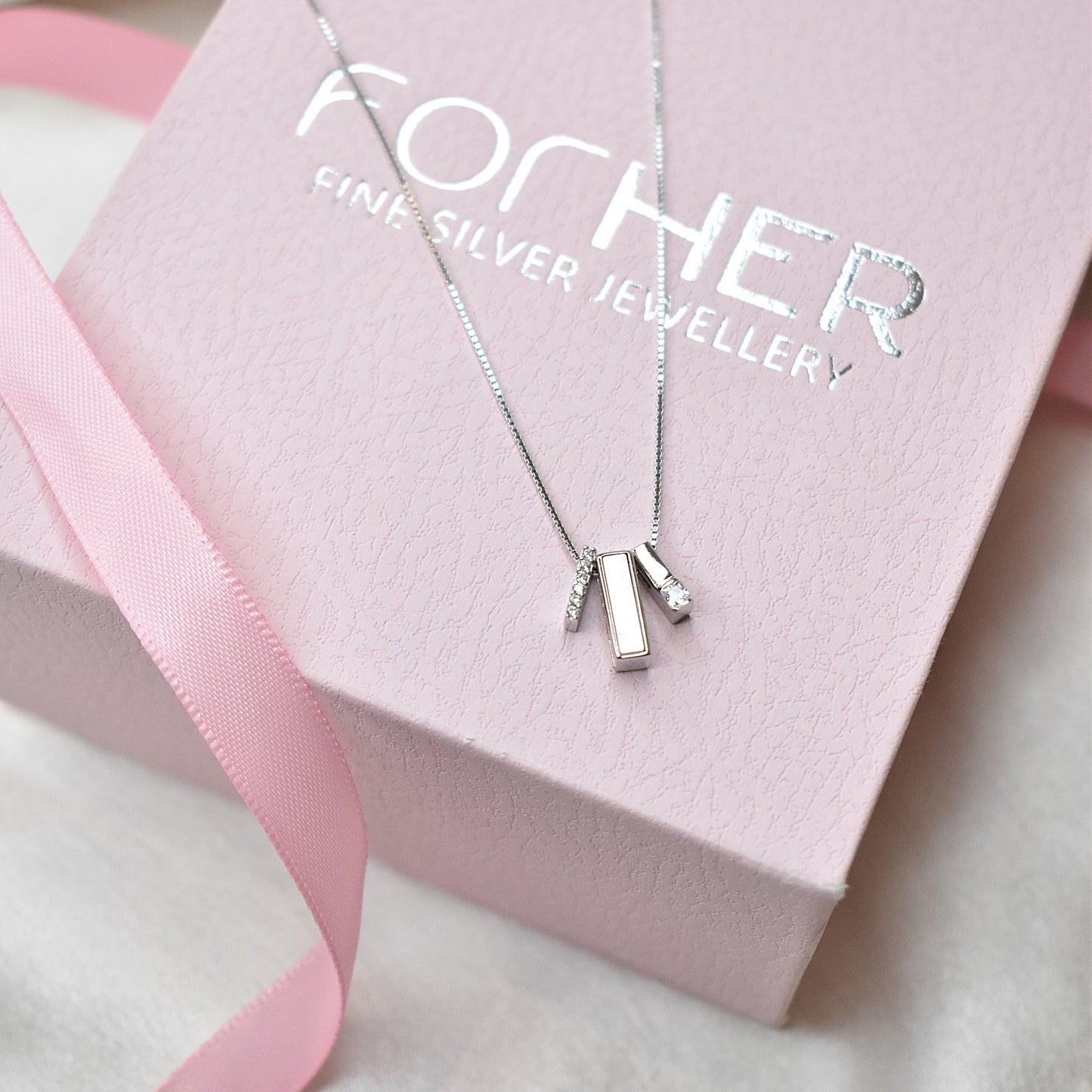 Sleek Pendant Chain
