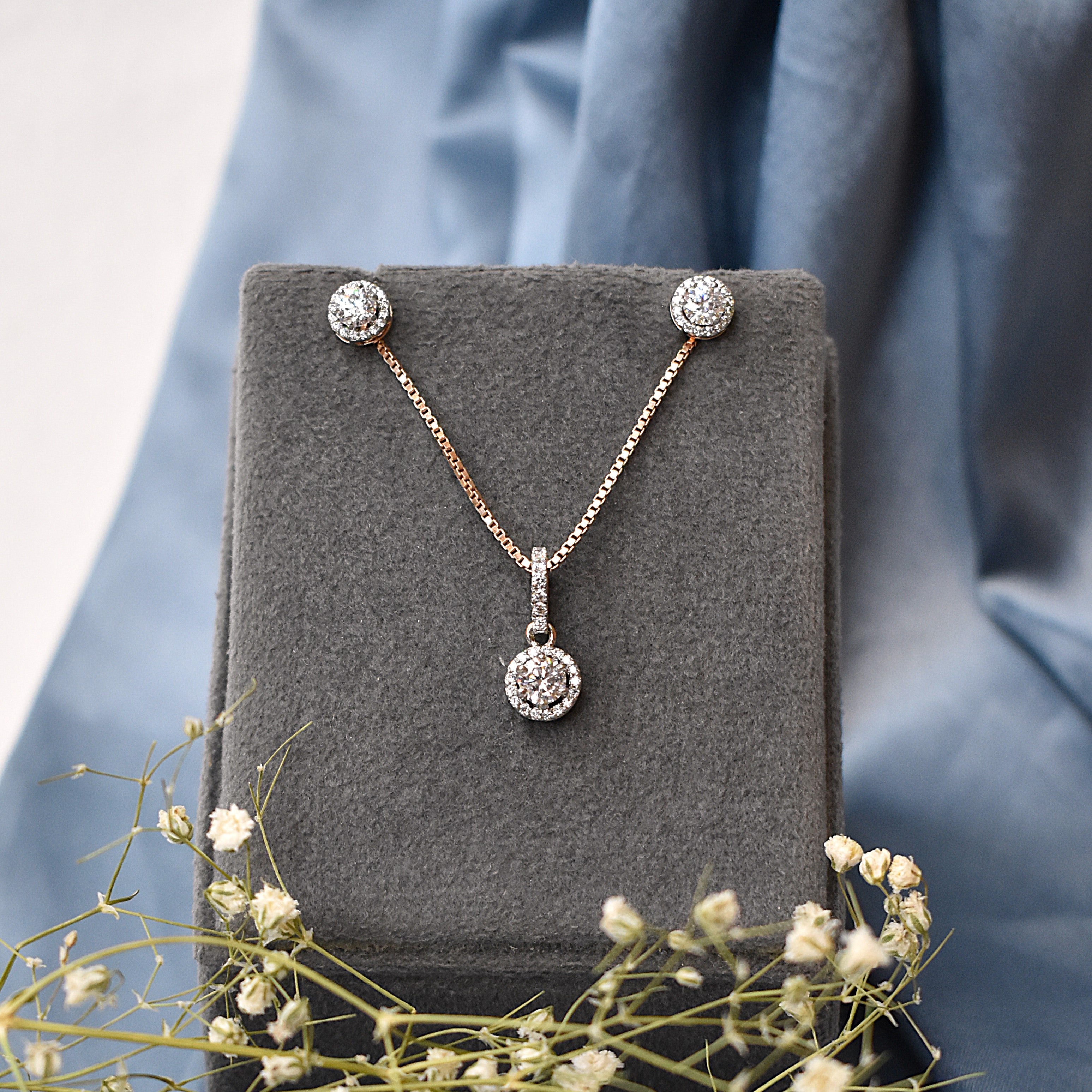 NIA Solitaire Pendant Set