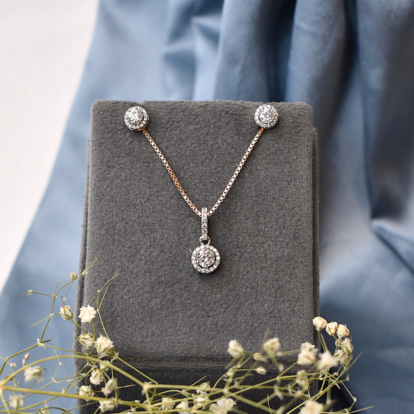 NIA Solitaire Pendant Set