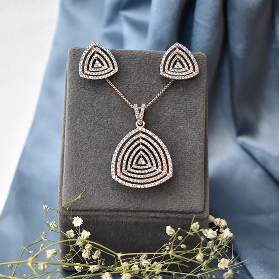 NIA Trinity Gleam Pendant Set