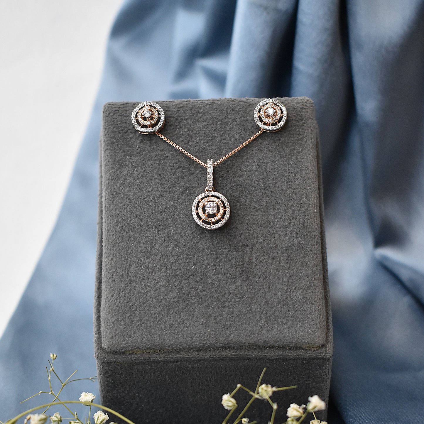 NIA Luna Bloom Pendant Set