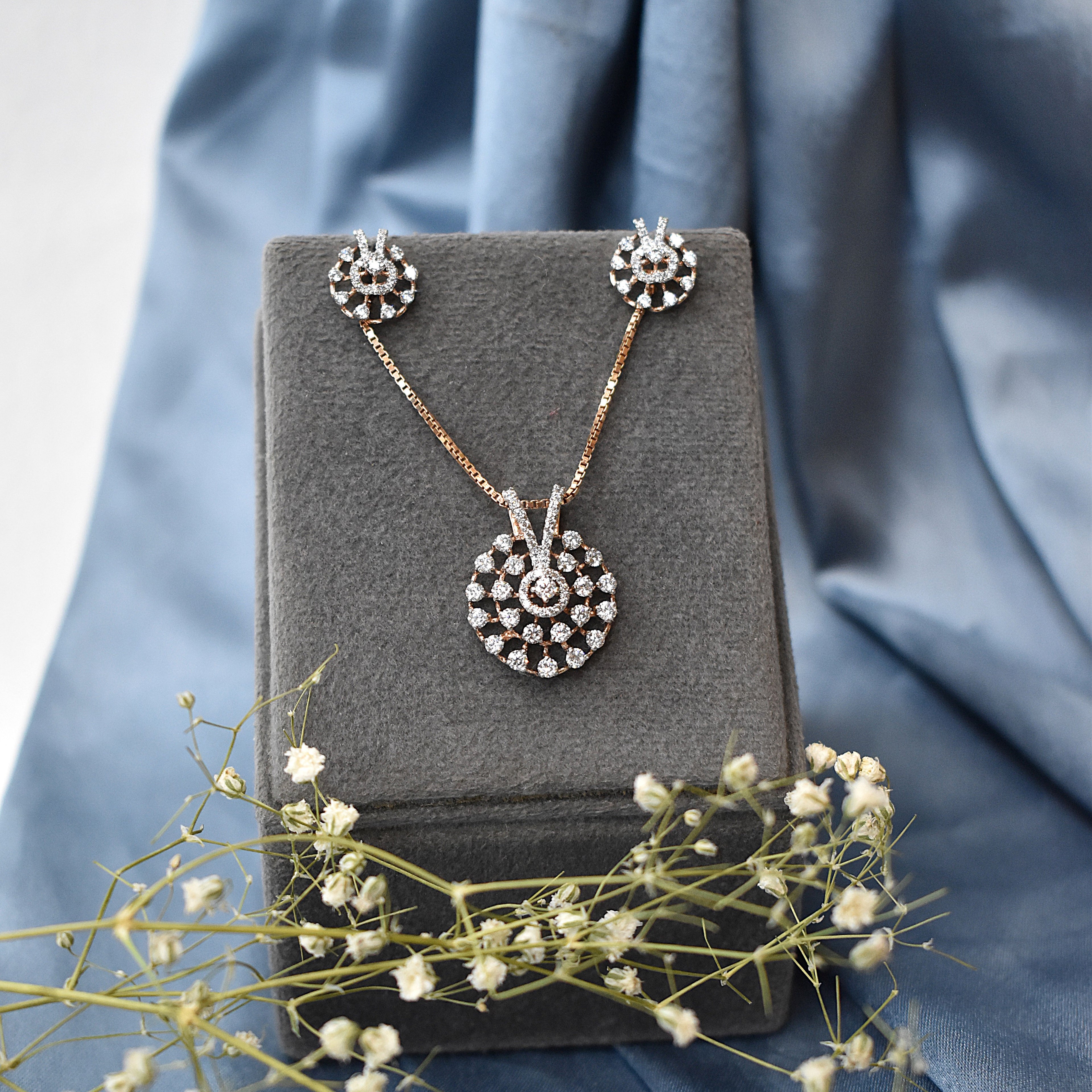 NIA Celestial Solitaire Pendant Set