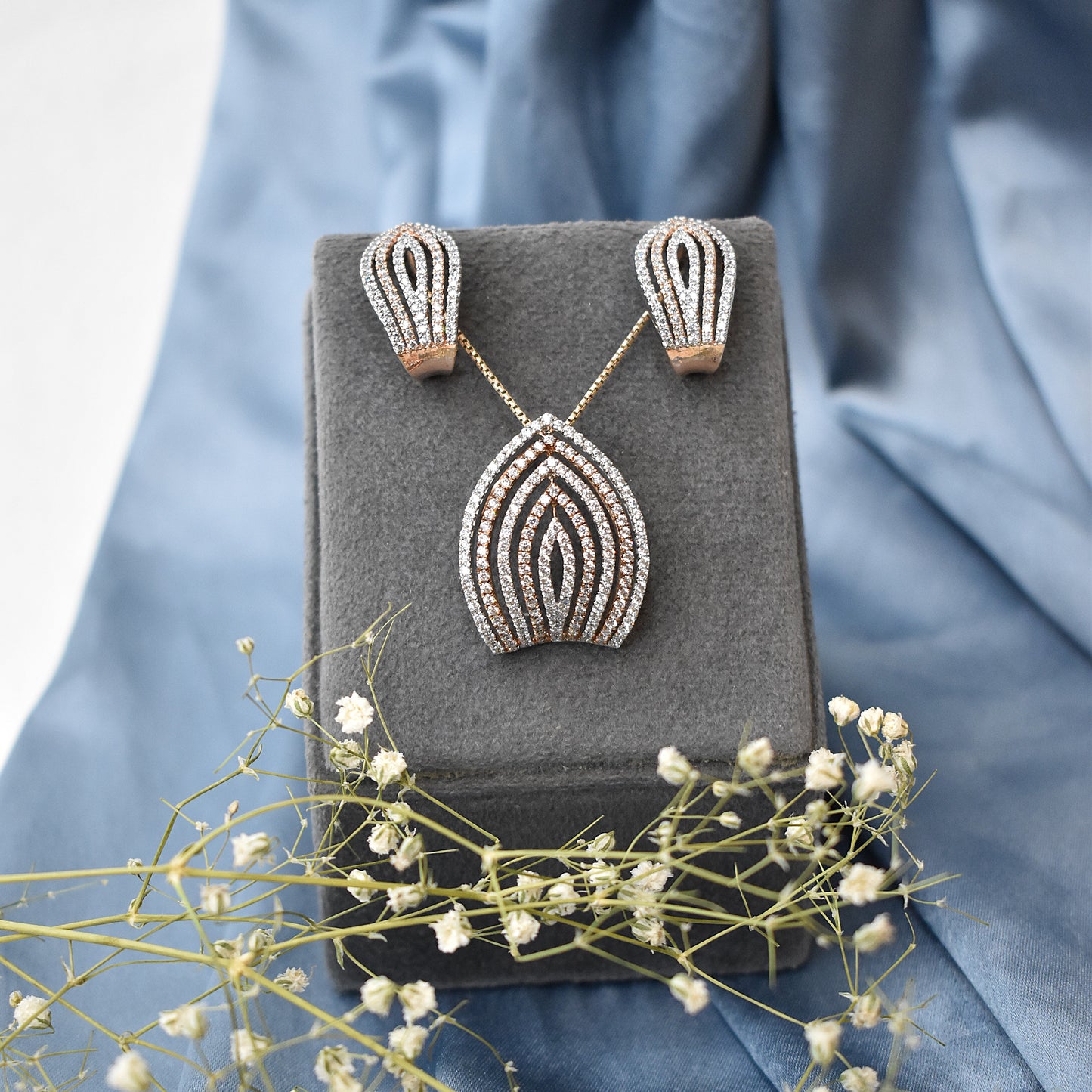 NIA Twilight Charm Pendant Set