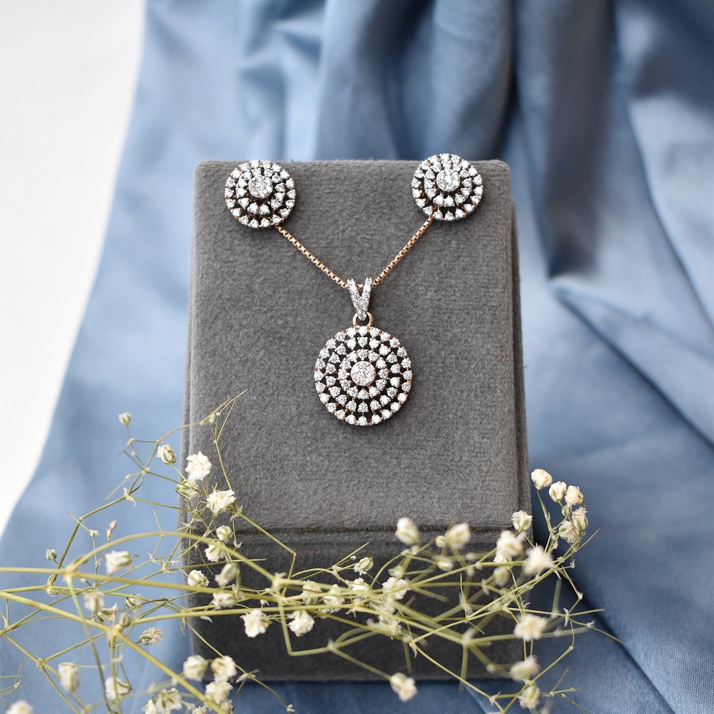 NIA Celestial Crown Pendant Set