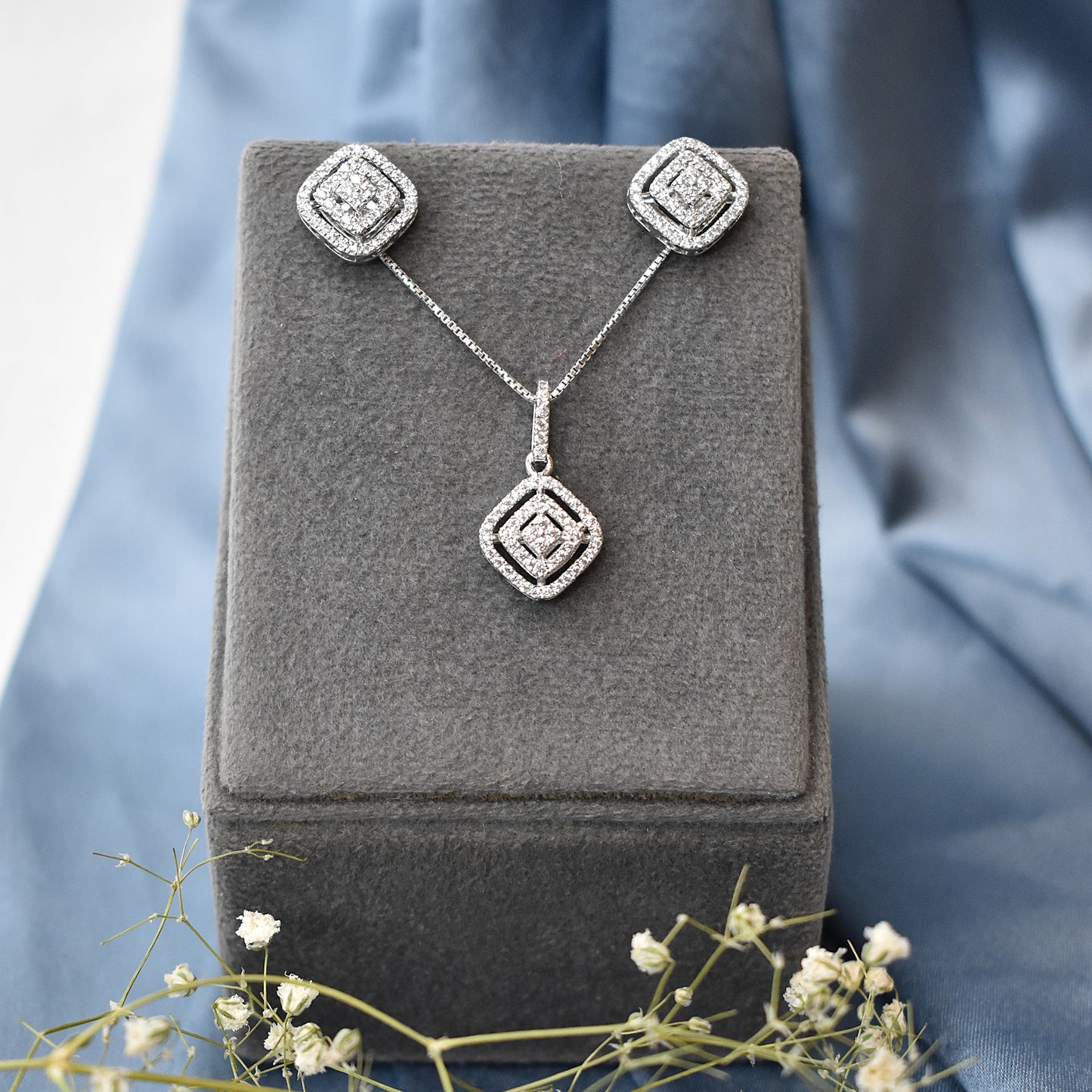 NIA Fierce Frost Pendant Set